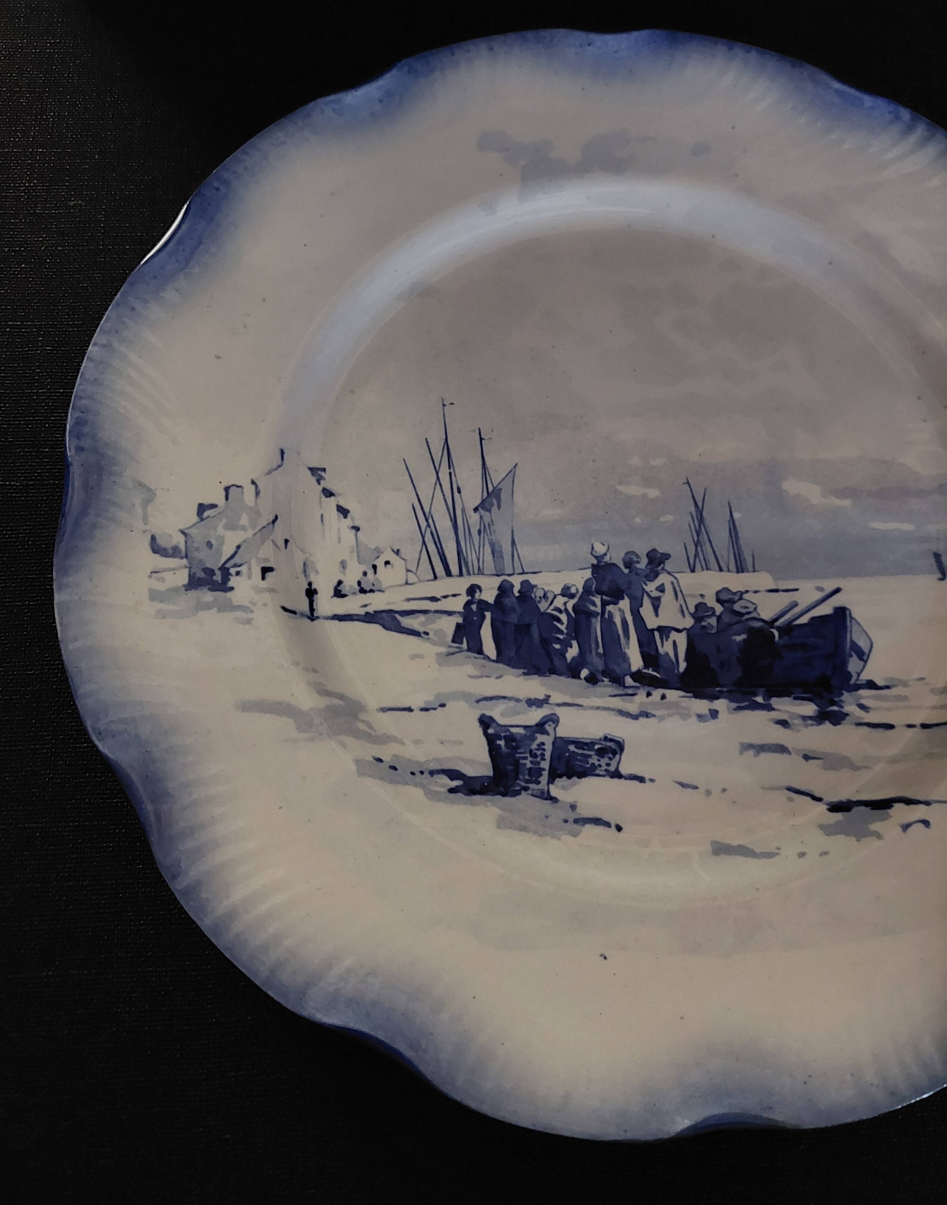 Sarreguemines earthenware plate with Marine decor late 19th century early 20th century