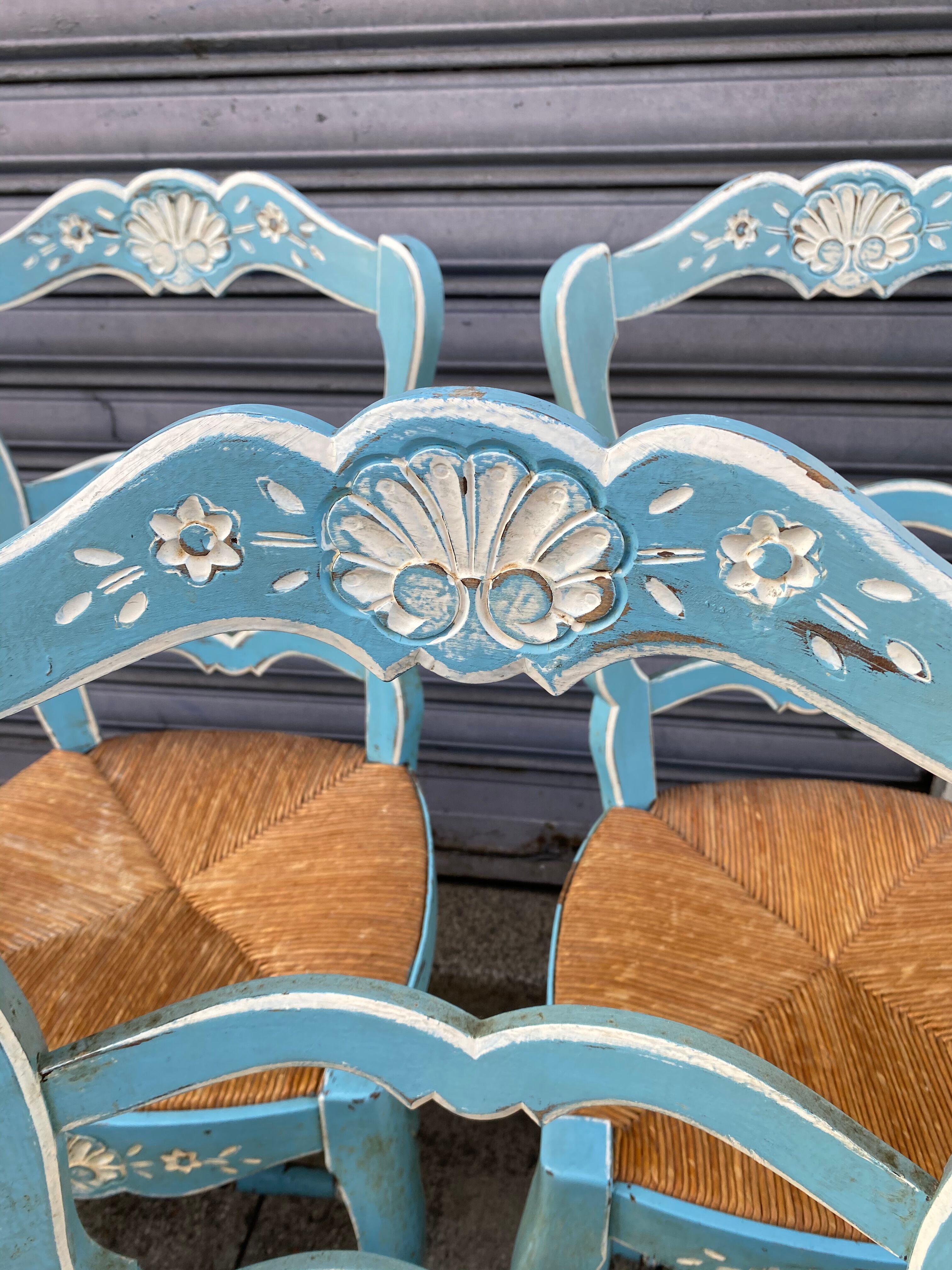 Set of 5 painted mulched chairs