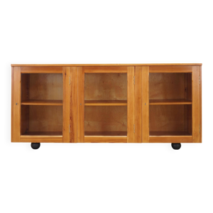 Vitrine en pin, design