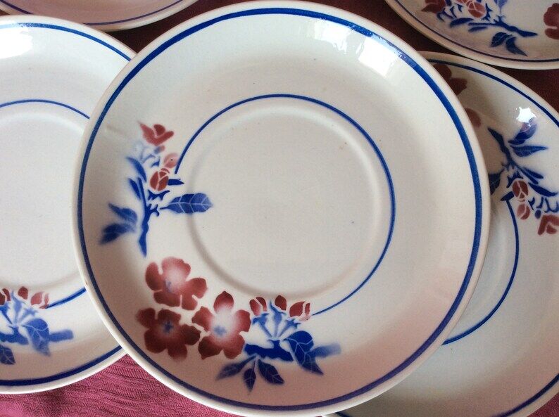 Set of 7 porcelain dessert plates