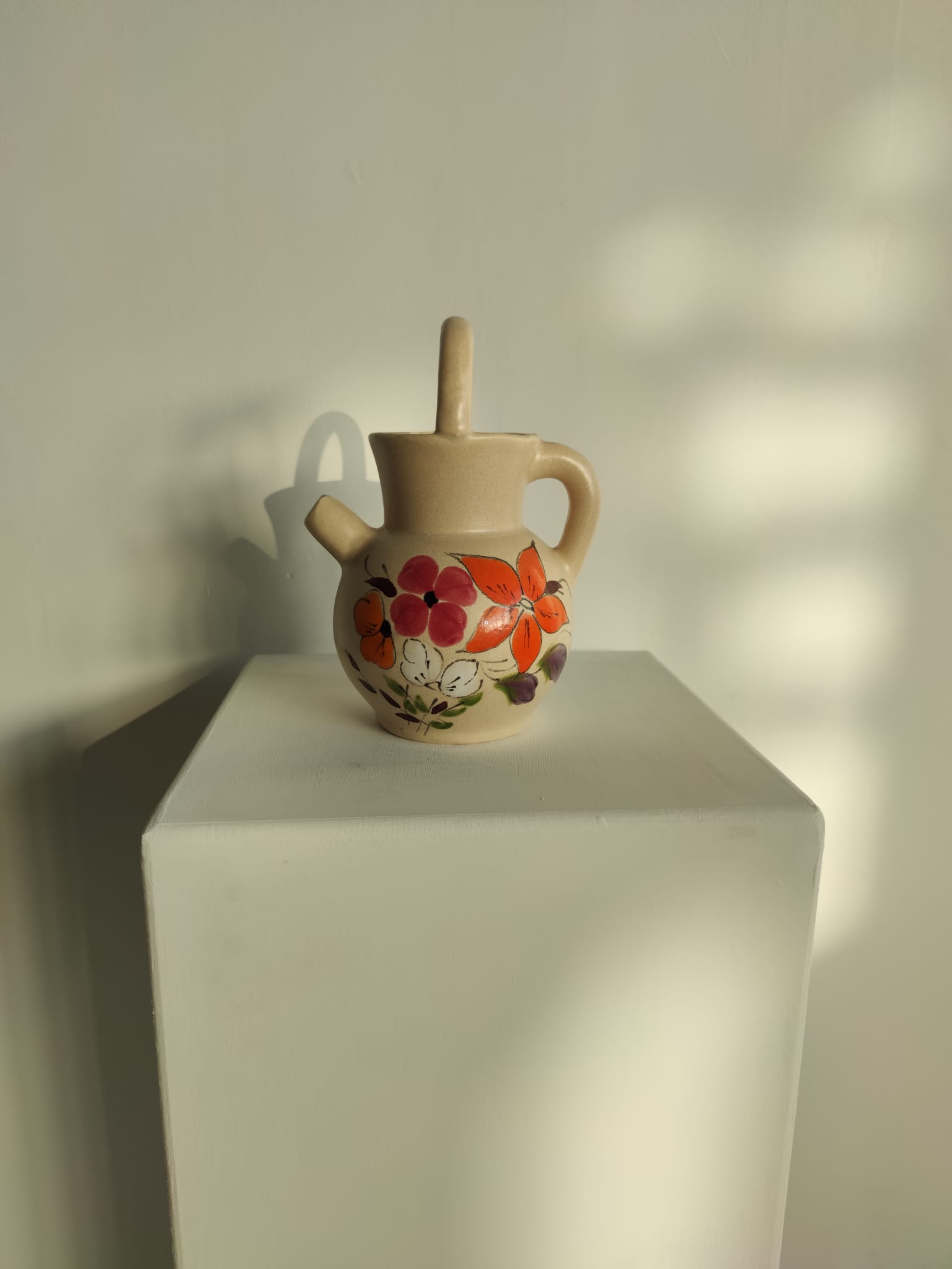 Pitcher ball in sandstone with floral pattern