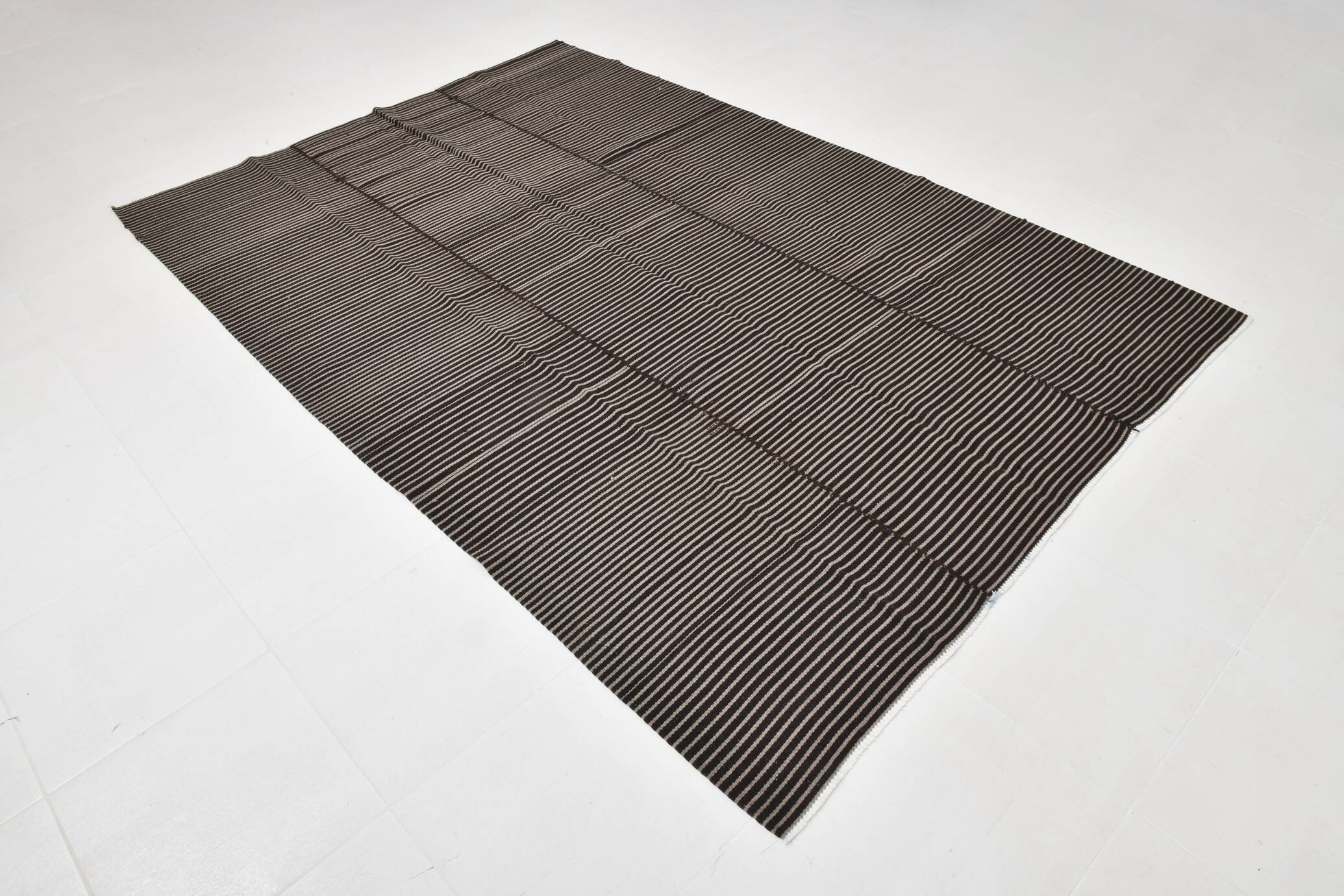 6x9 Pinstriped Black & Gray Turkish Area Rug, 183x269Cm