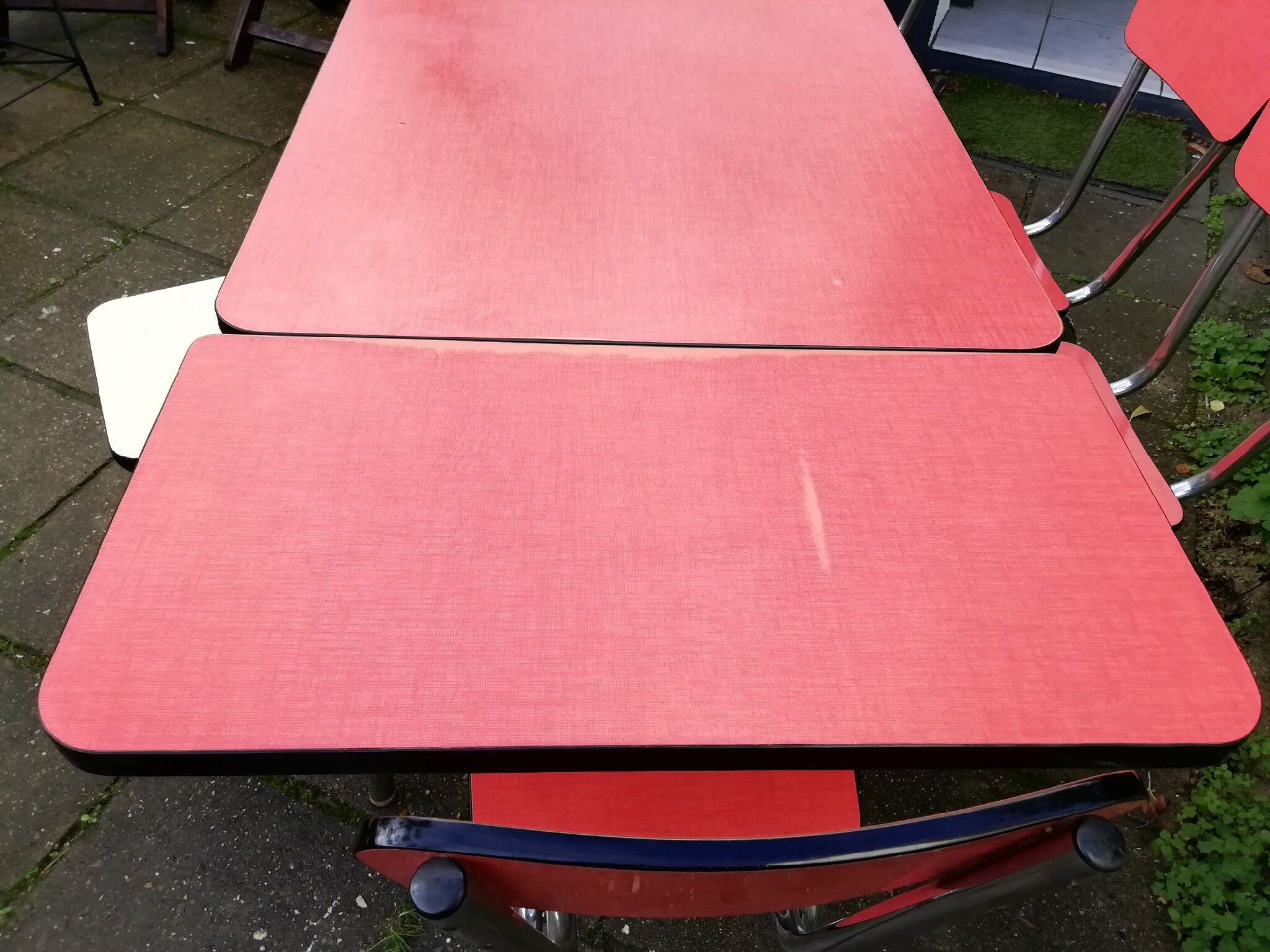 Table and chairs/stabonet in 60s formica