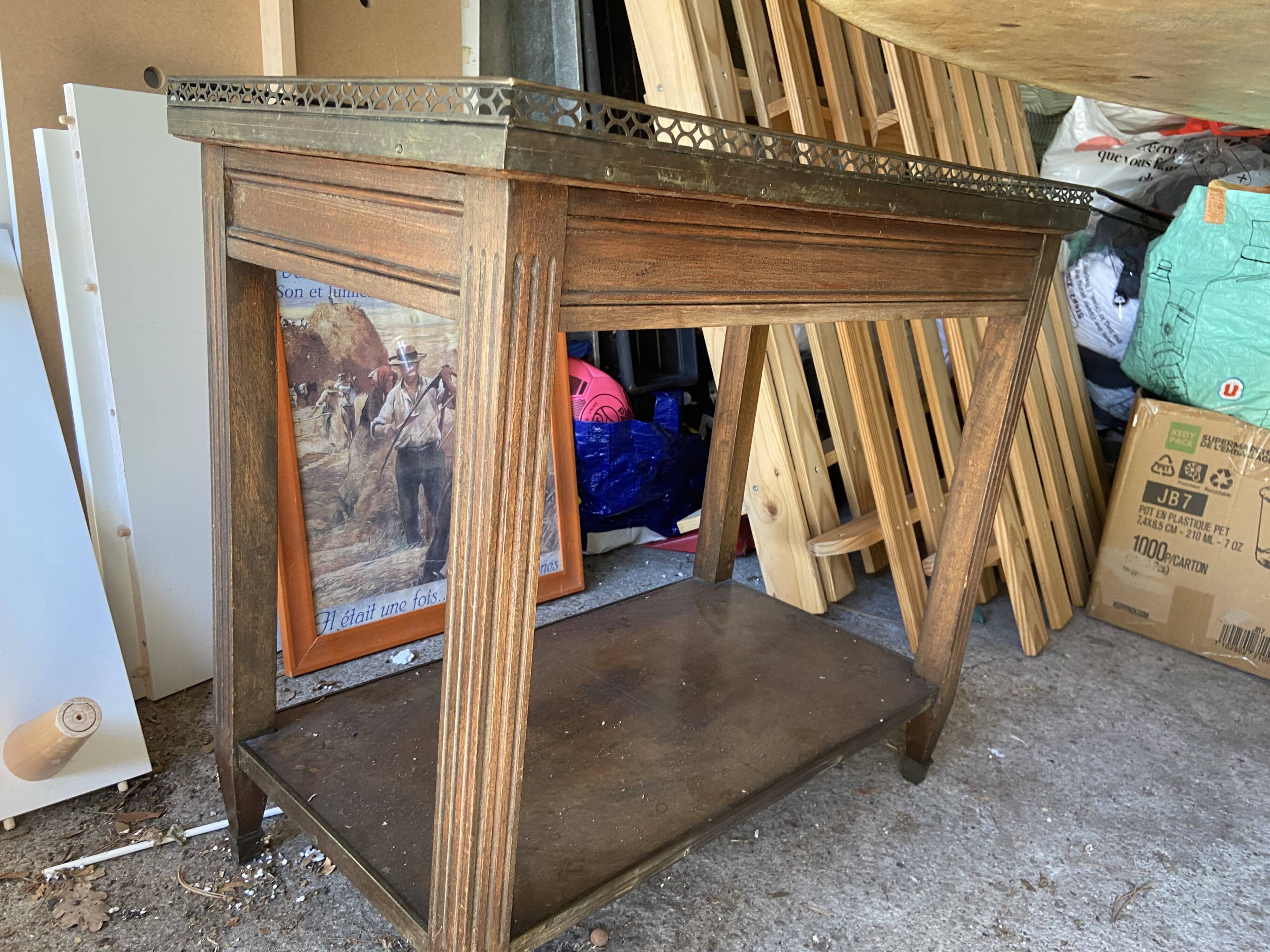 Table d’appoint vintage en bois et plateau marbré