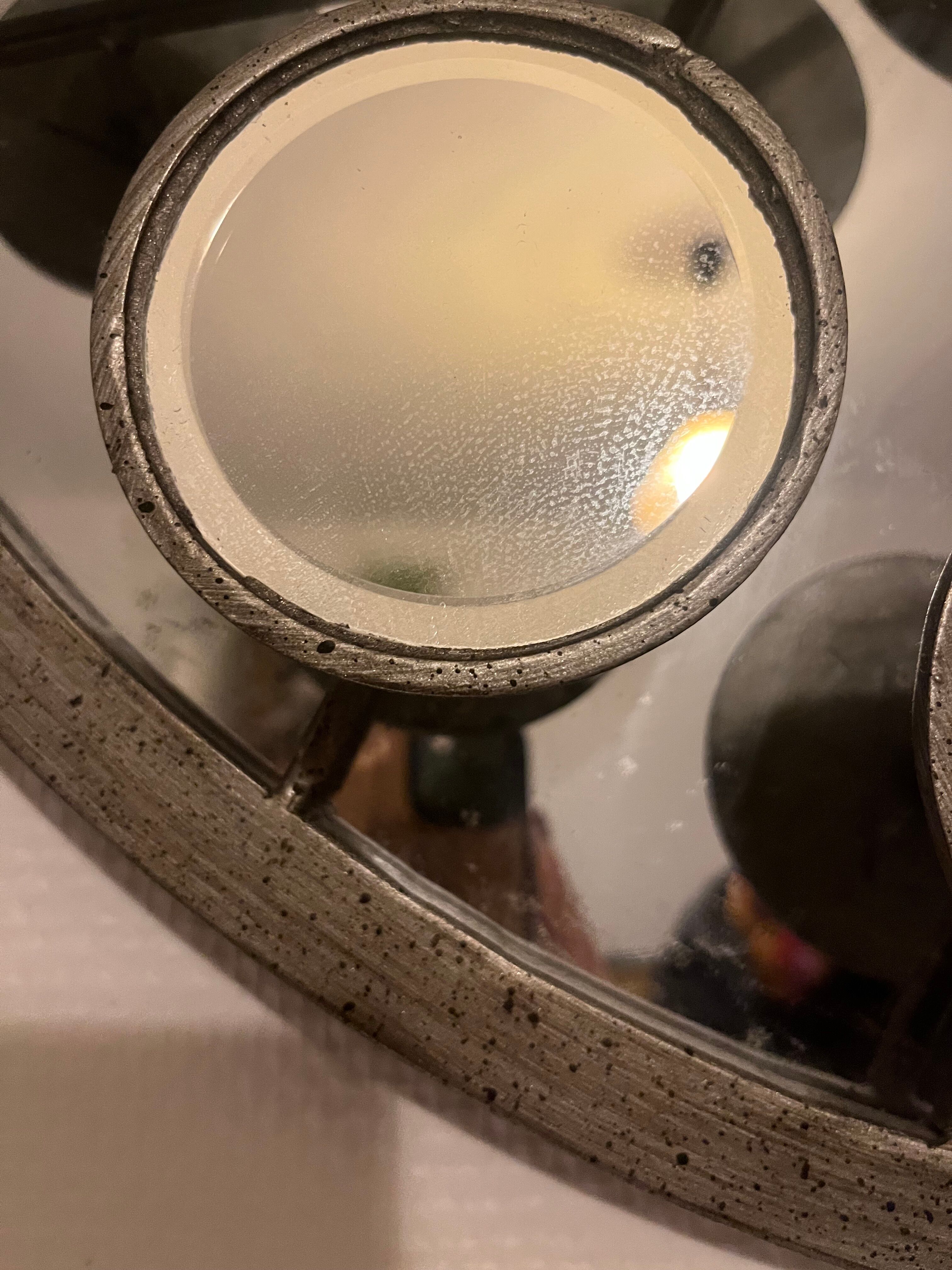 Mirror with round facets design