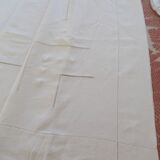 Drap brodé main ancien et ses deux taies coordonnées