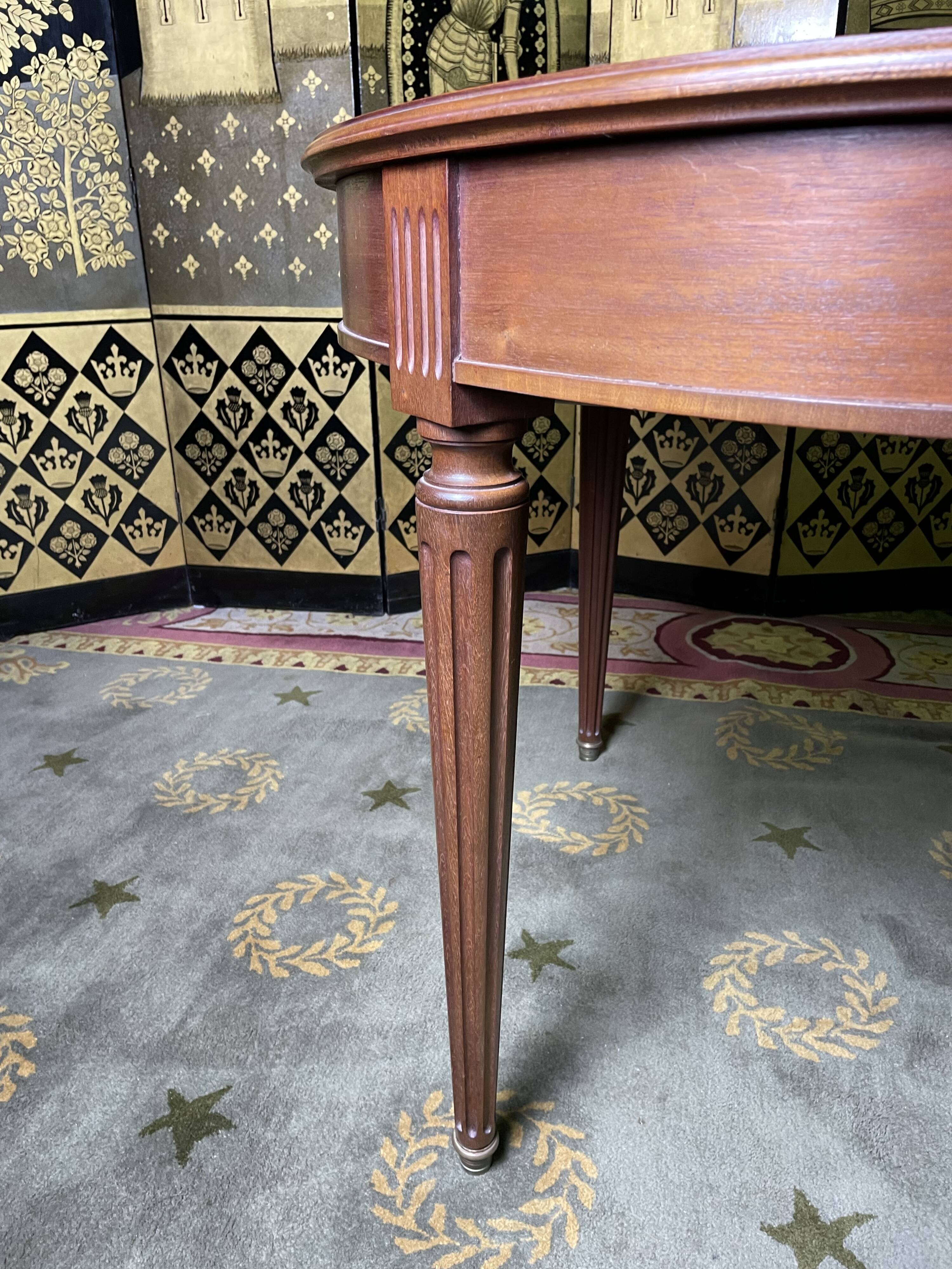 Round dining table Louis XVI style + 4 extensions