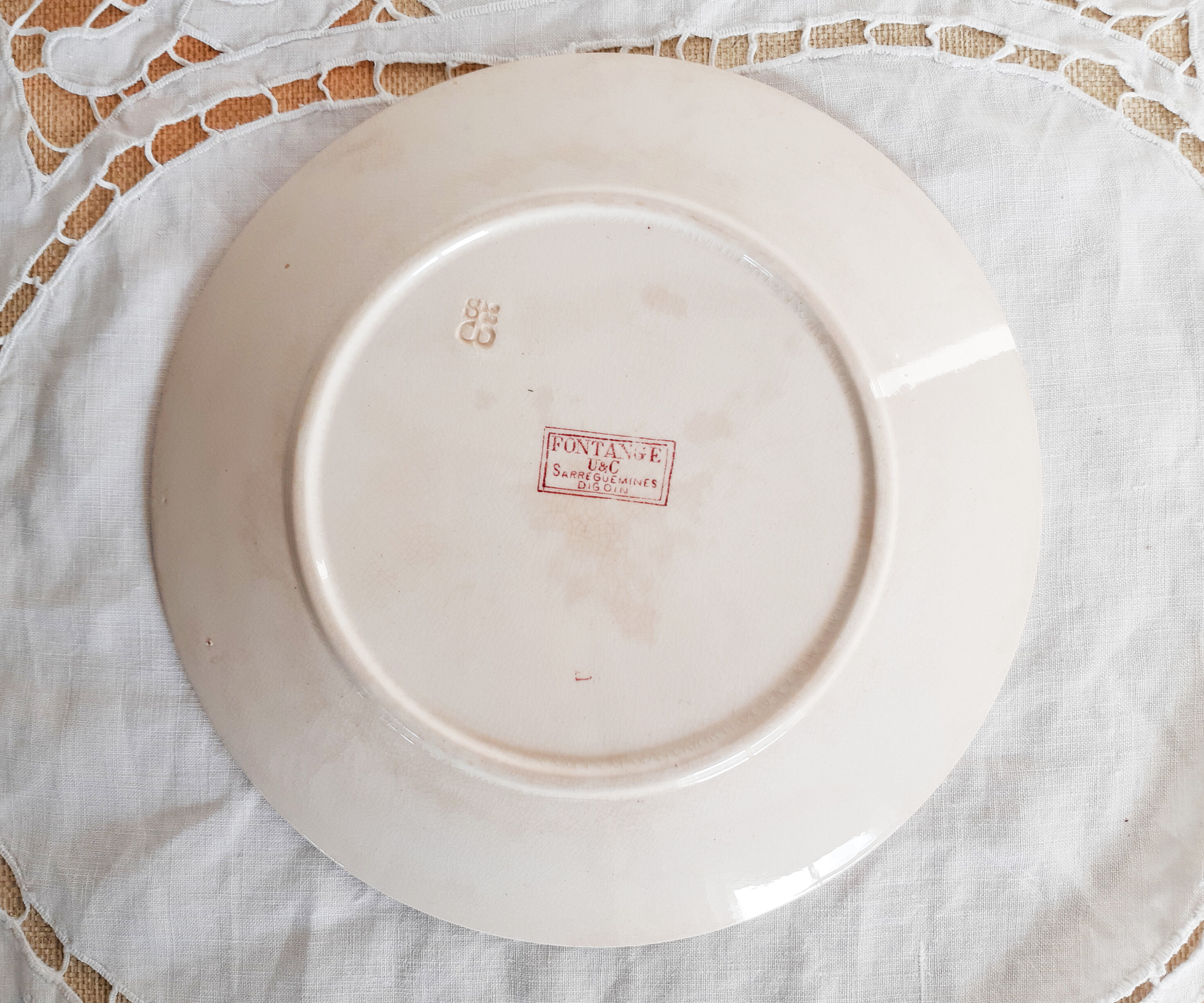 Flat plate Sarreguemines , Fontanges , pink , vintage French , 50s