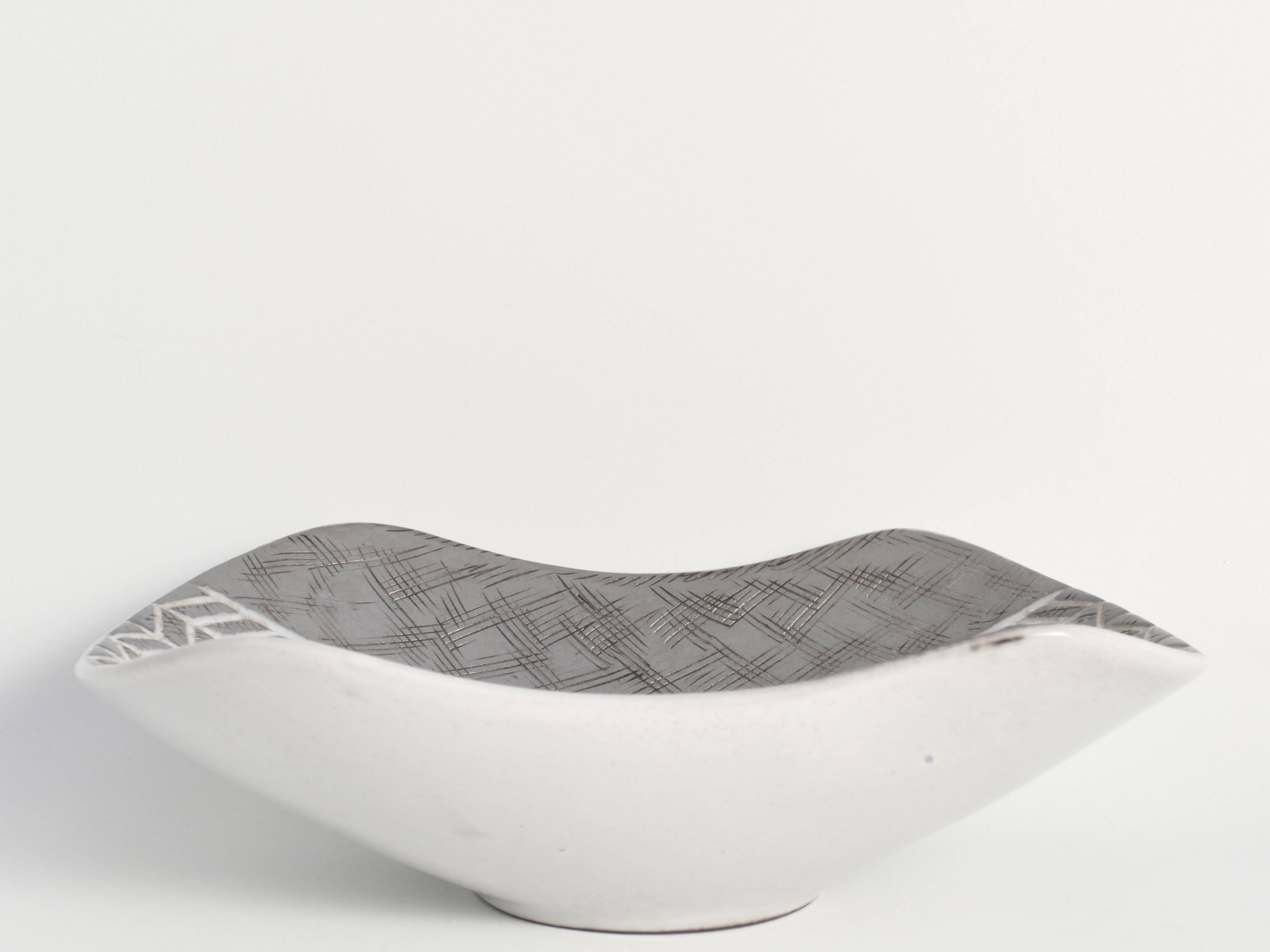 Mid-Century Ceramic Bowl "Ax" by Mari Simmulson for Upsala Ekeby, Sweden 1950s
