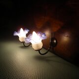 Wall sconces with opalines in the shape of corollas and black metal support