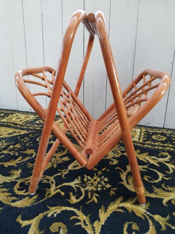 Porte revue vintage en rotin, tchèque