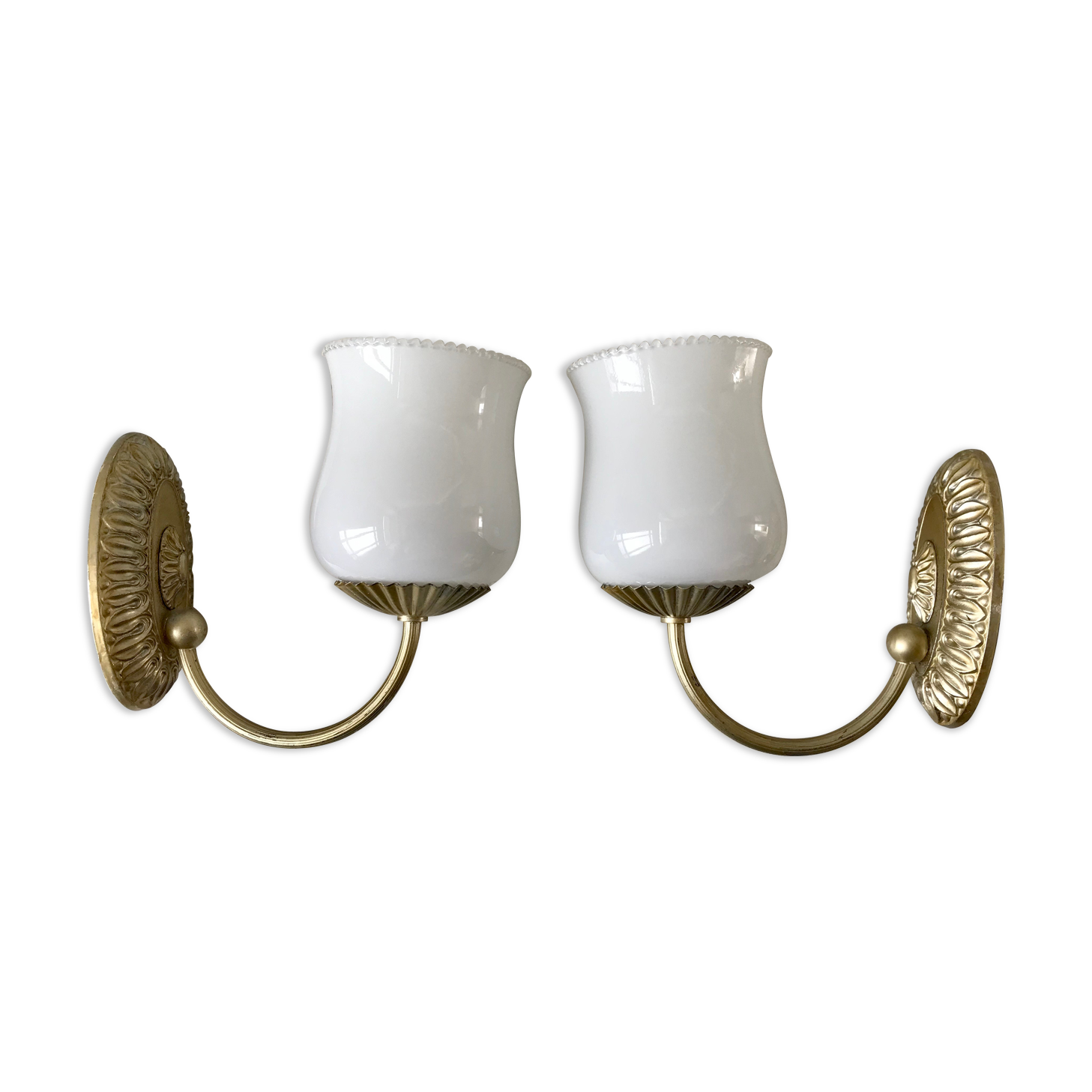 Duo of sconces in serrated opaline and golden steel 50s