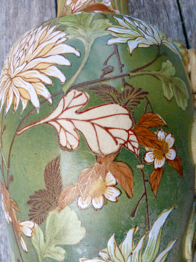 Vase Satsuma 1900 Japan Mejii period Chrysanthemes enamelled pottery