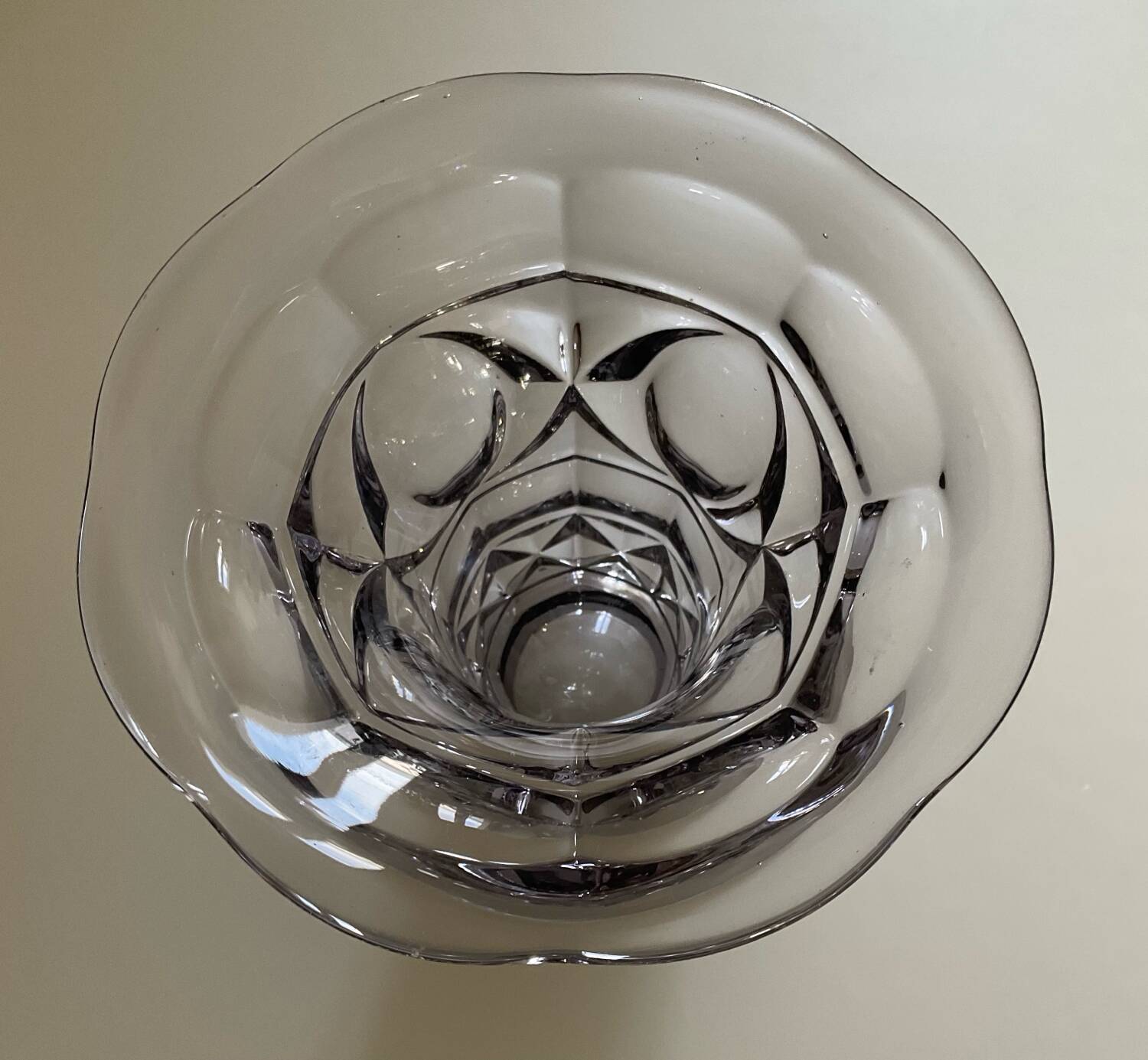 Art Deco vase in purple crystal