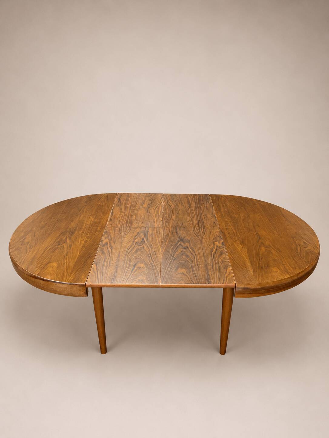 Vintage extendable round table, French made from the 1960s/70s.