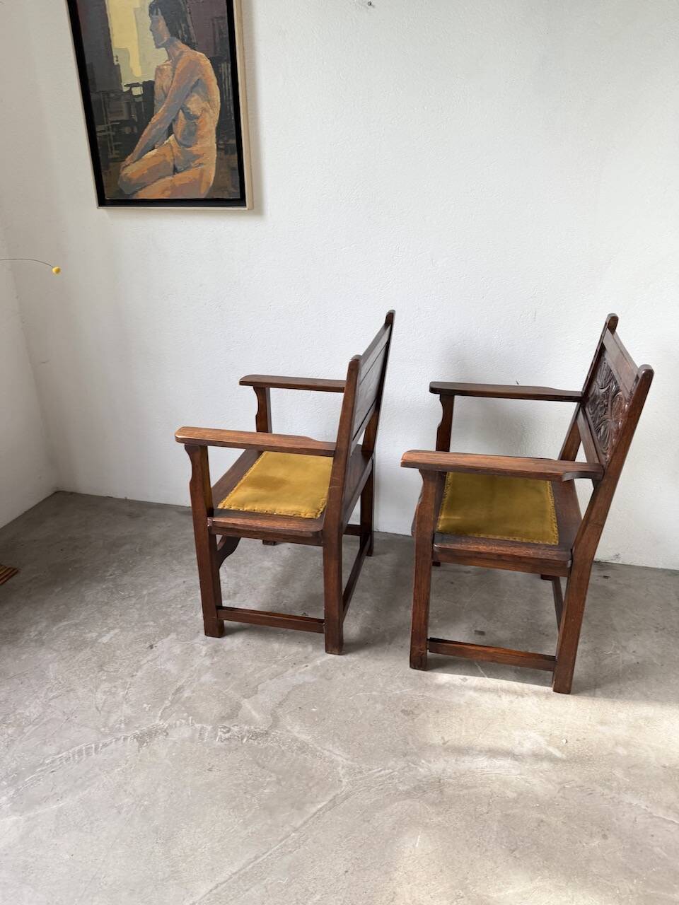 Paire de fauteuils style espagnol bois sculpté 1900