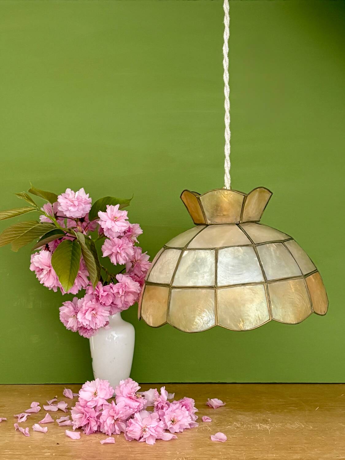 Vintage pearl pendant light