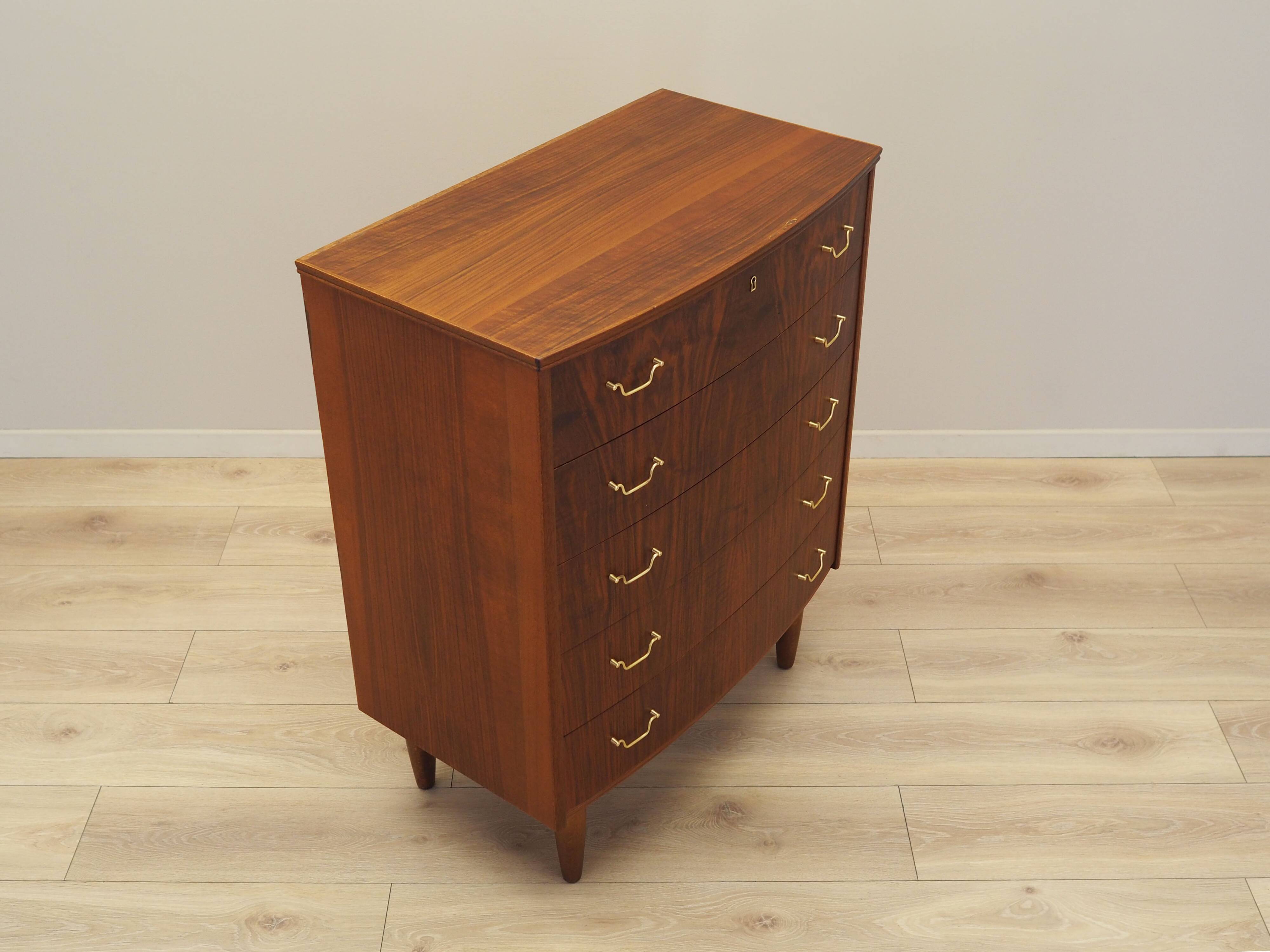 Commode en noyer, design danois, années 1970, production : Danemark