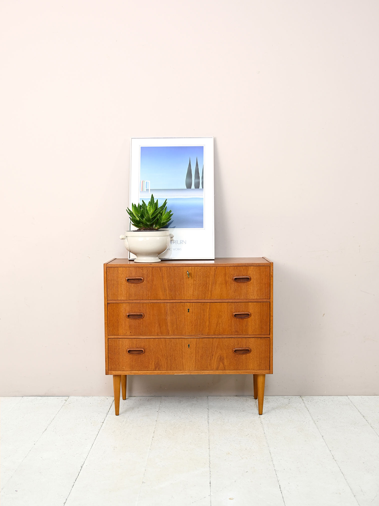 Scandinavian chest of drawers