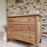 Antique chest of drawers