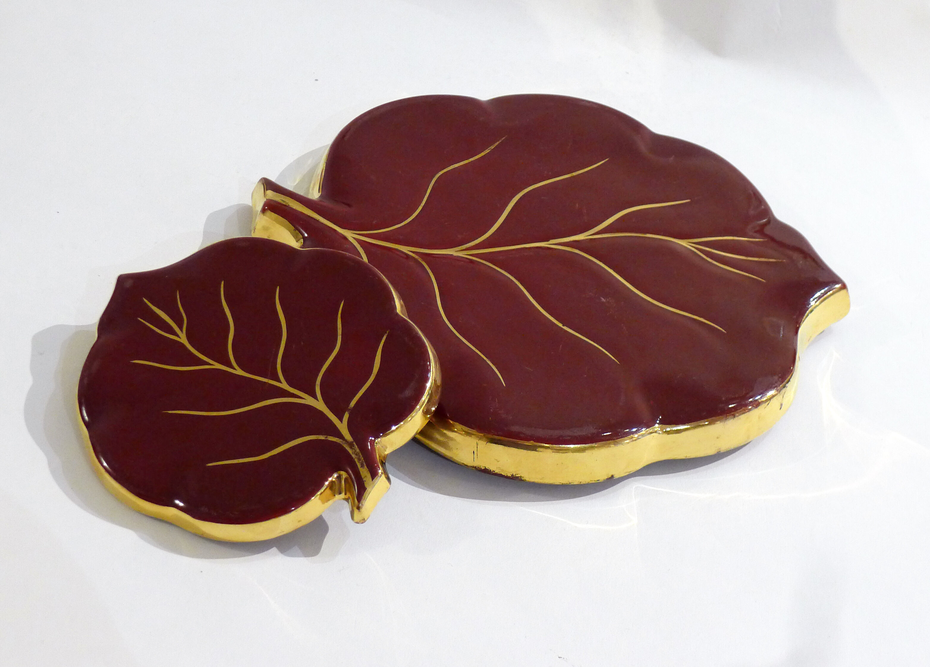 Bottom of flat leaves