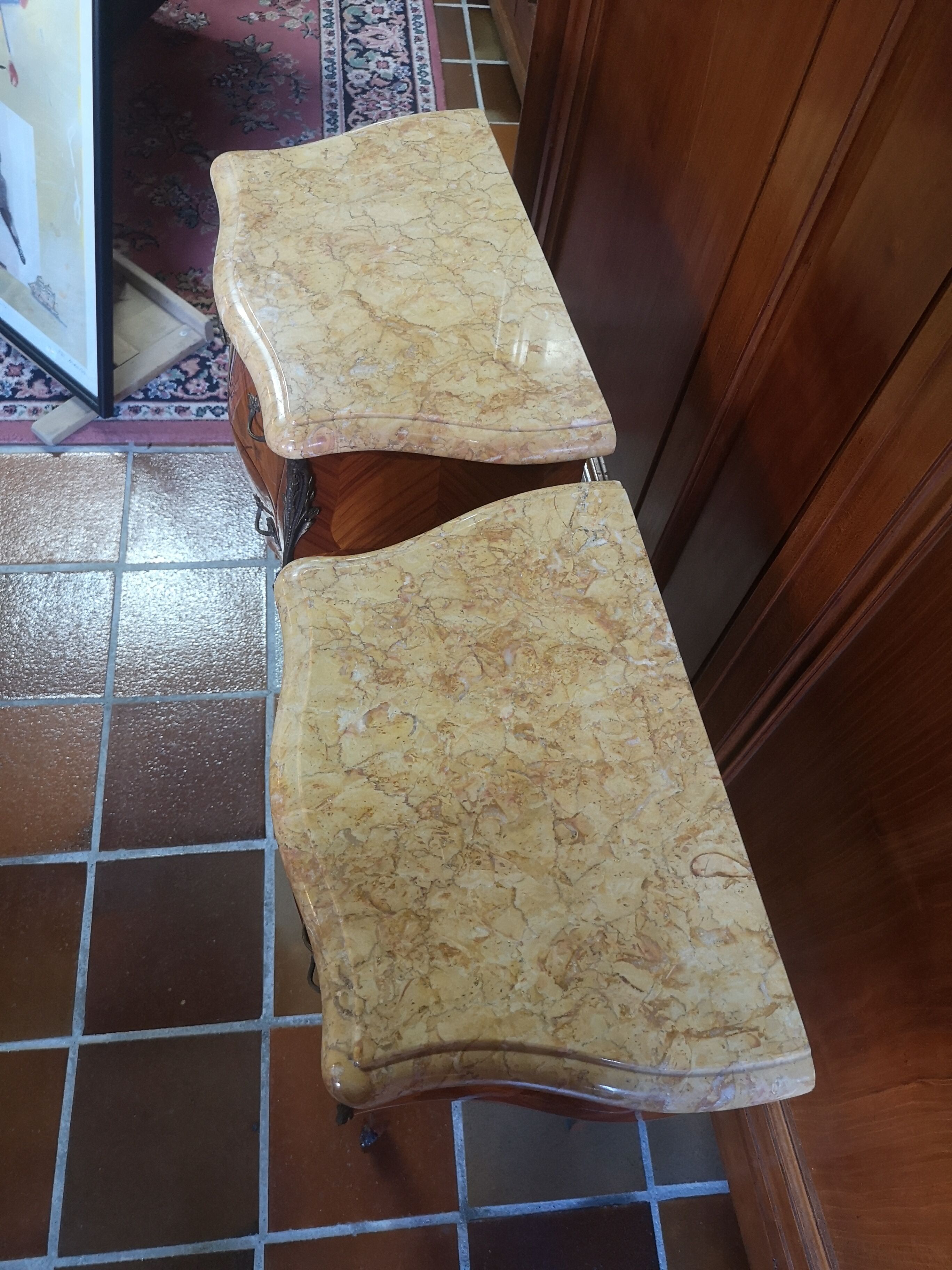 Paire de tables de nuit style Louis XV