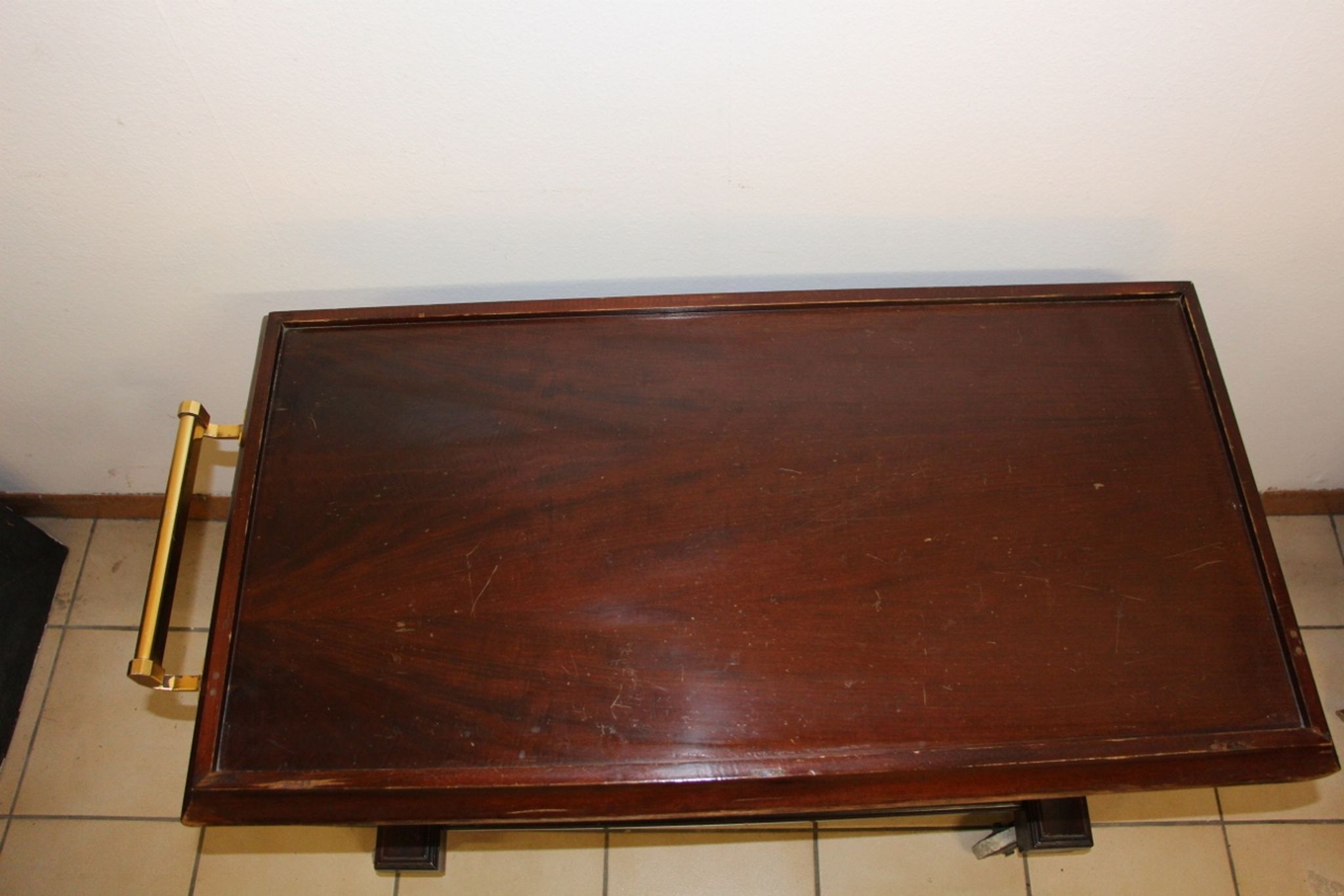 Serving table