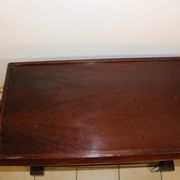 Serving table