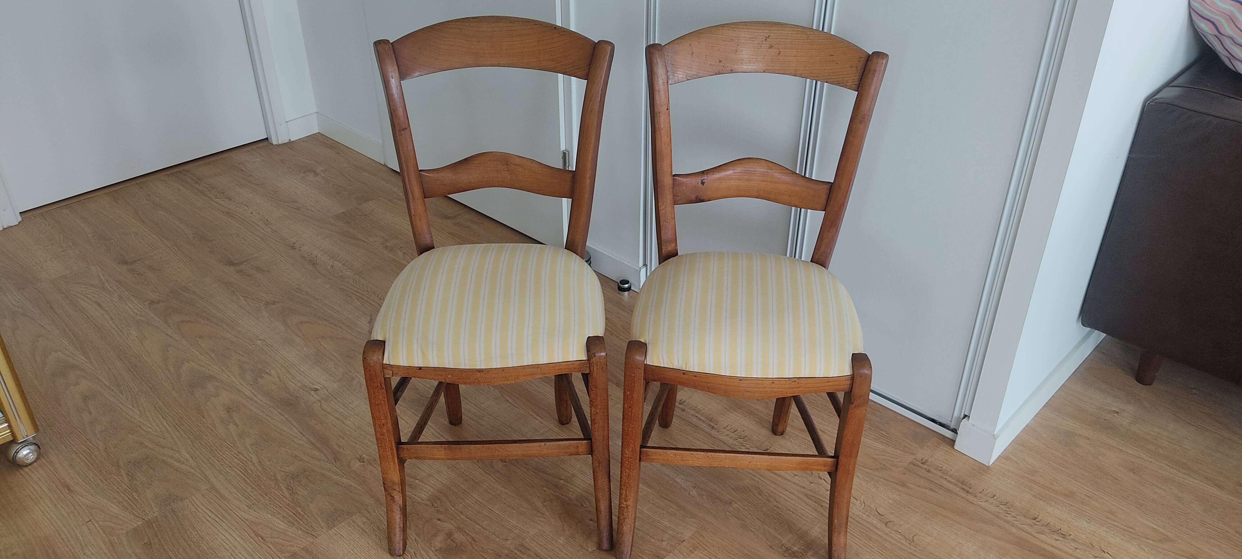 pair of chairs