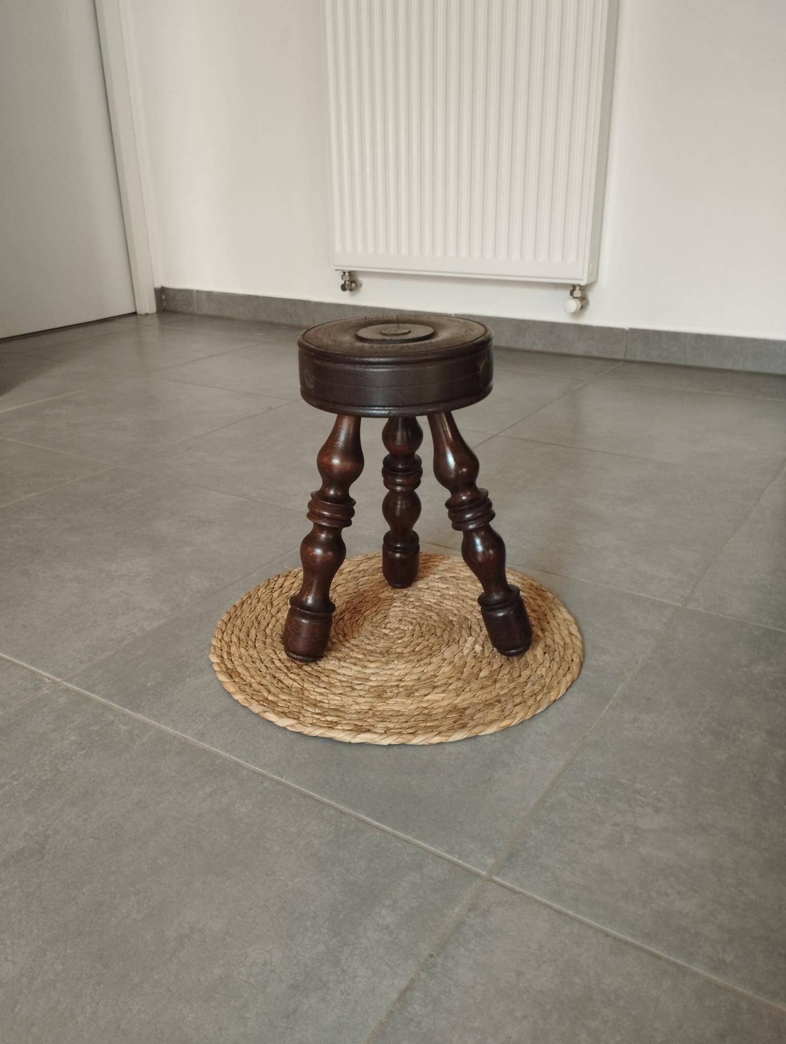 Tabouret tripode vintage, Art Populaire