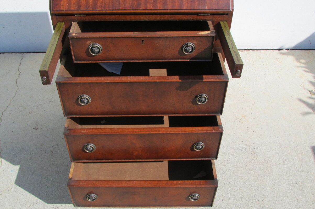 English-style dresser