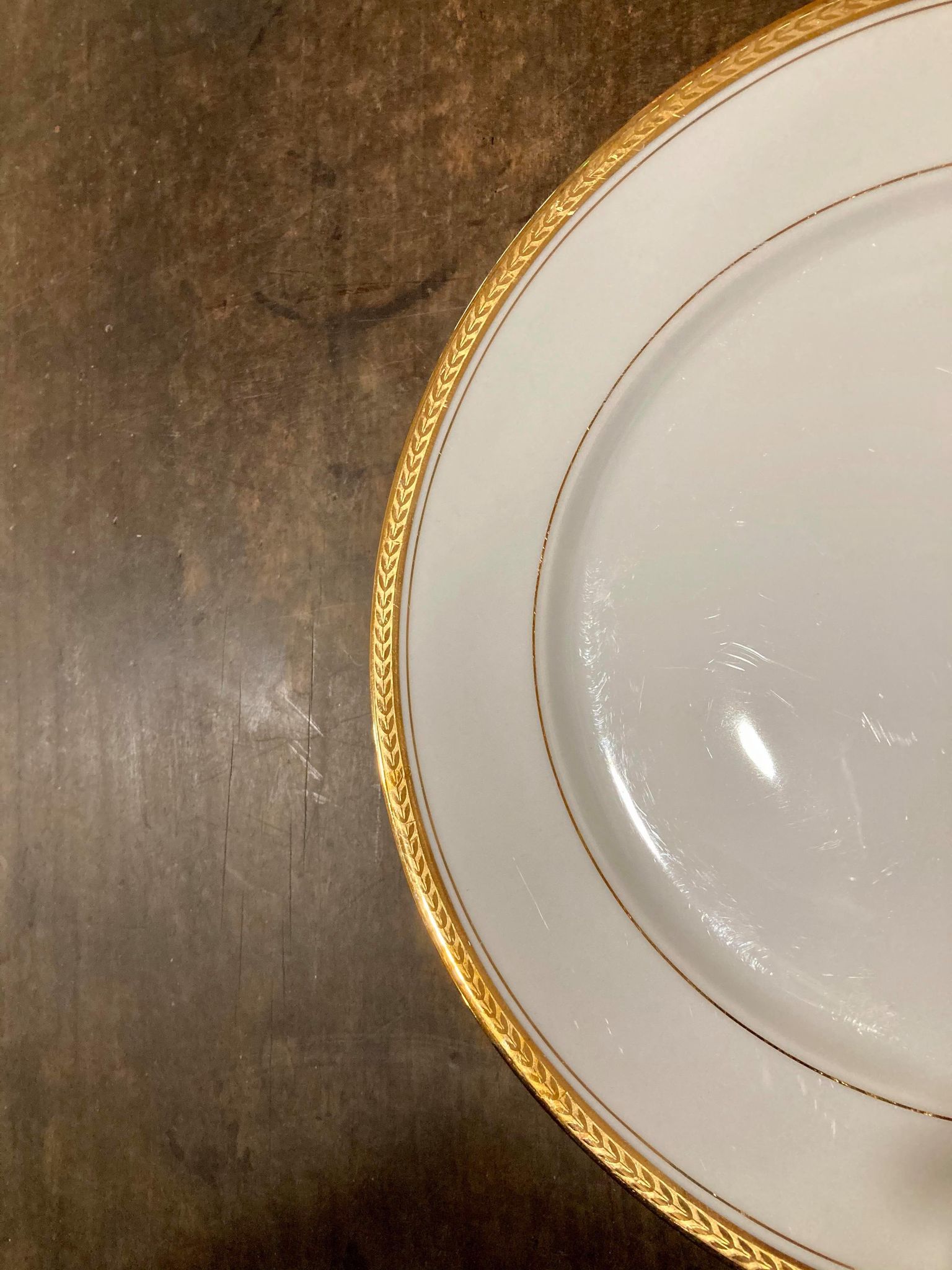 Lot de 12 assiettes en porcelaine de Limoges PCVB