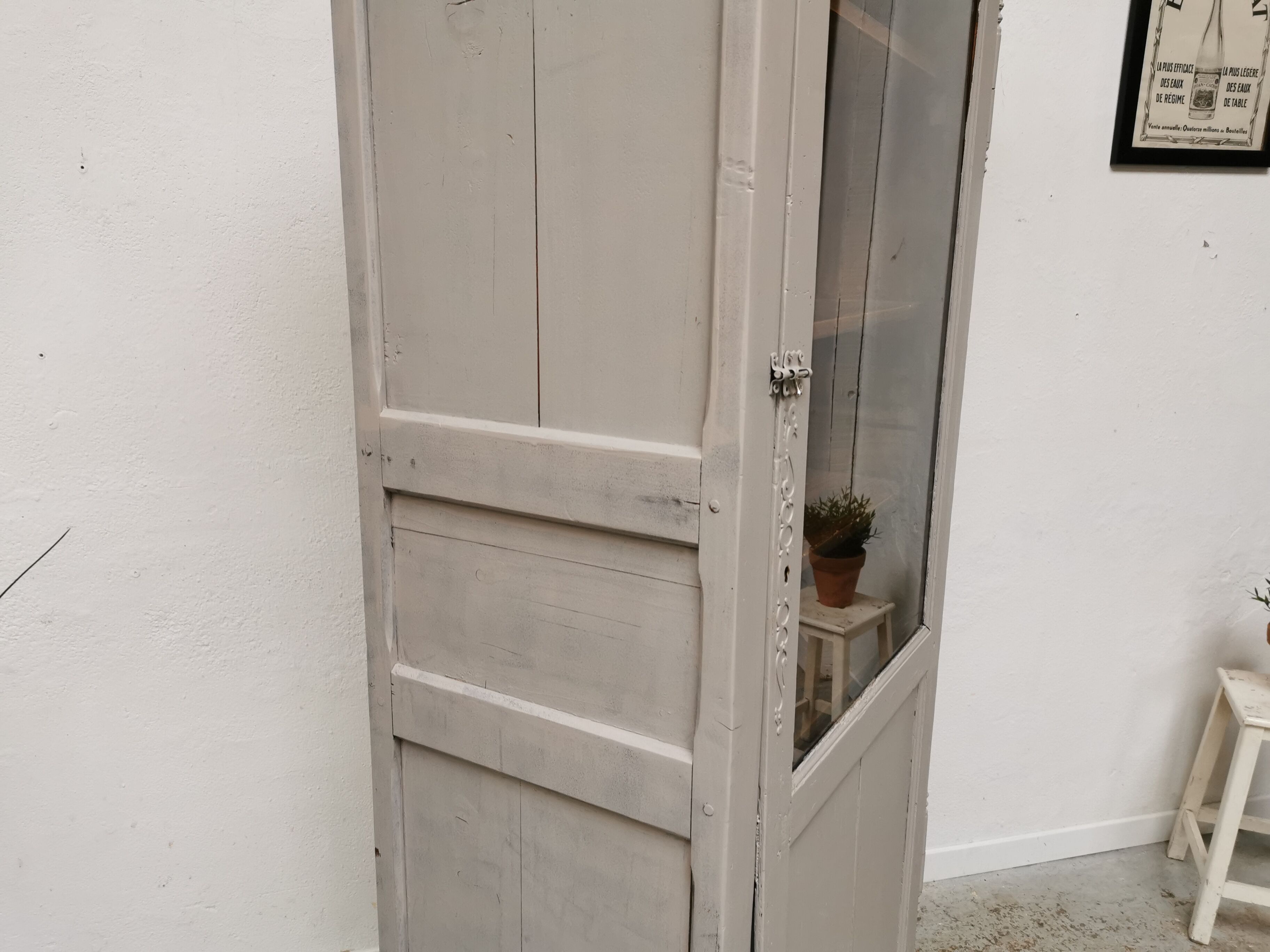 Armoire parisienne vitrée vintage