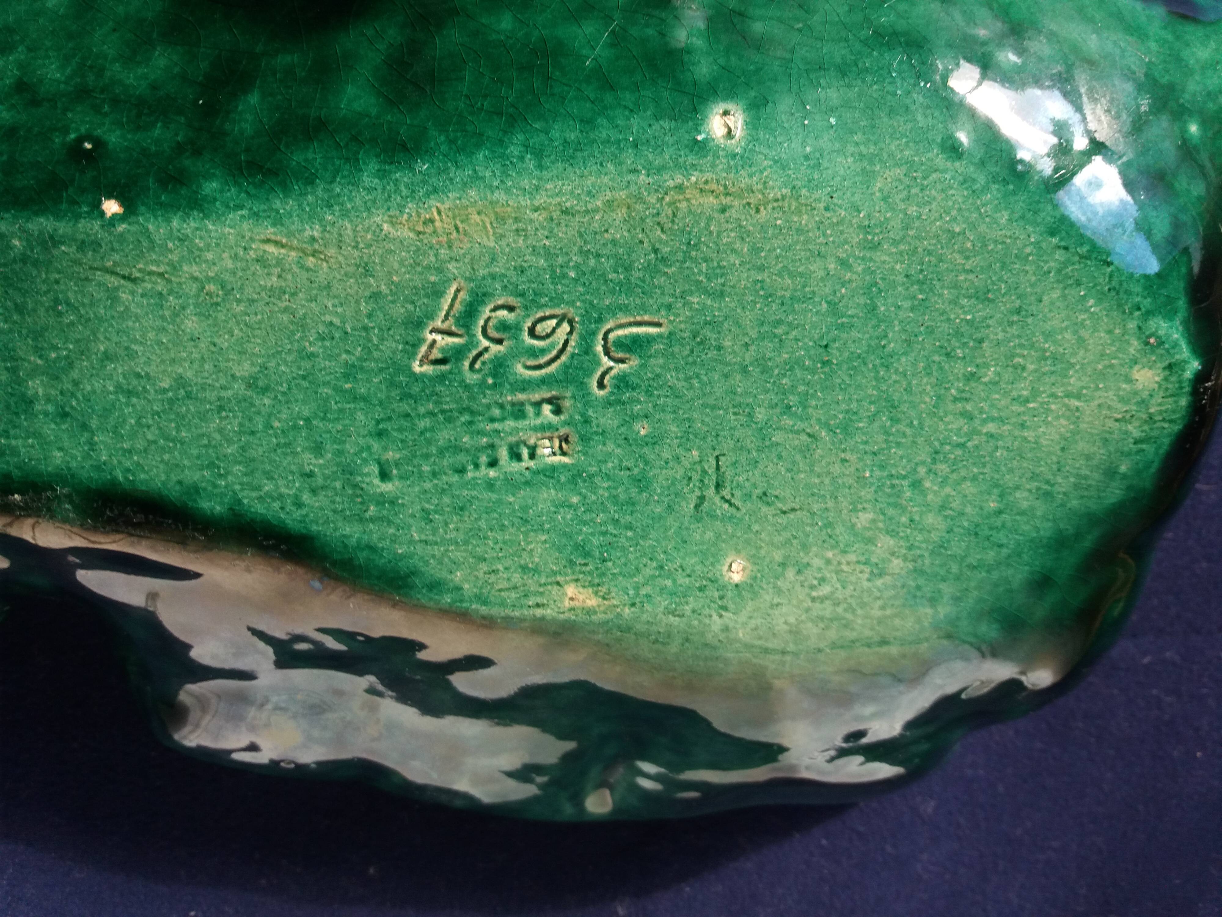 Artist's cup in the shape of a leaf in slip signed