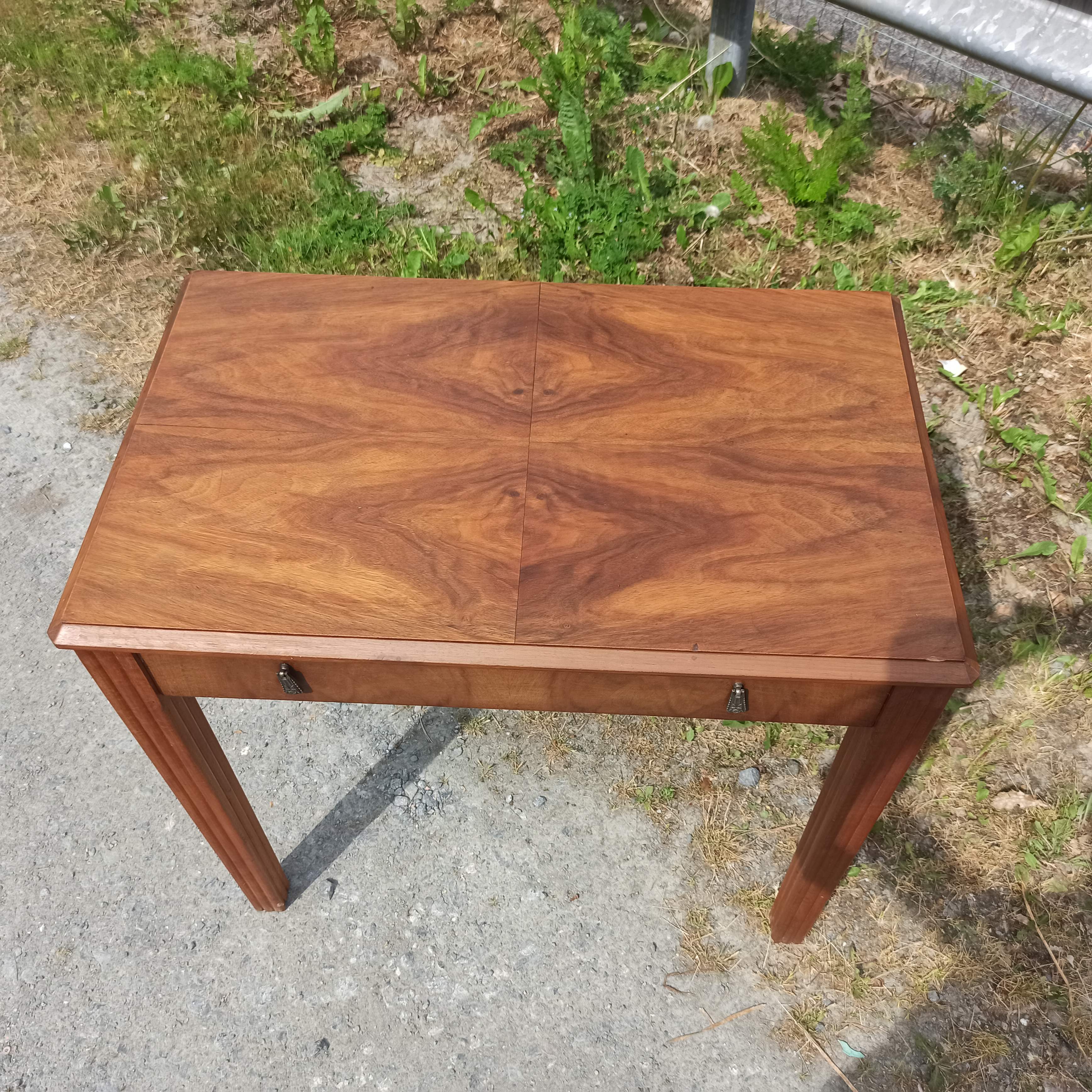 Bureau table des années 50 Art Déco tiroir en façade