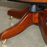 Modern captain's chair in leather, beech frame, adjustable.