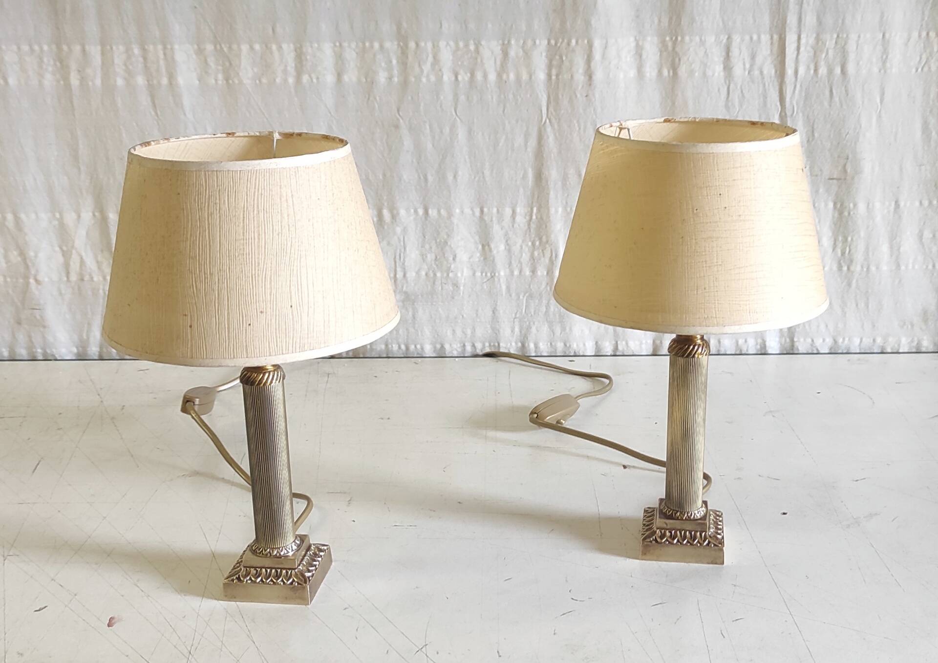 Table lamps in gilded brass with paper shades - mid 20th century.