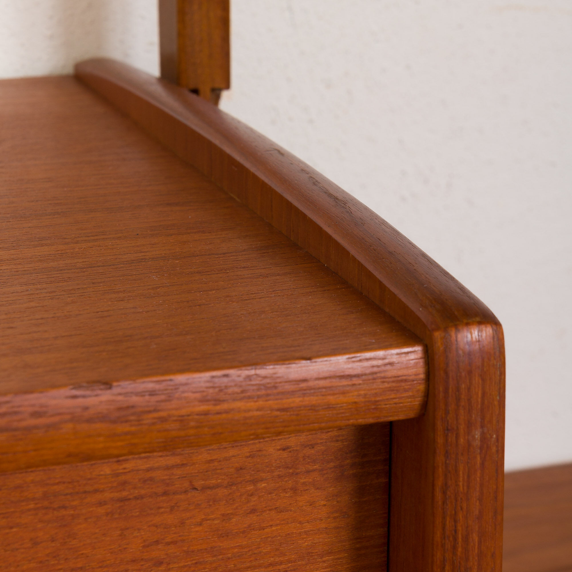 Ergo Wall Unit in teak with 6 shelves and a cabinet by John Texmon for Blindheim Møbelfabrikk