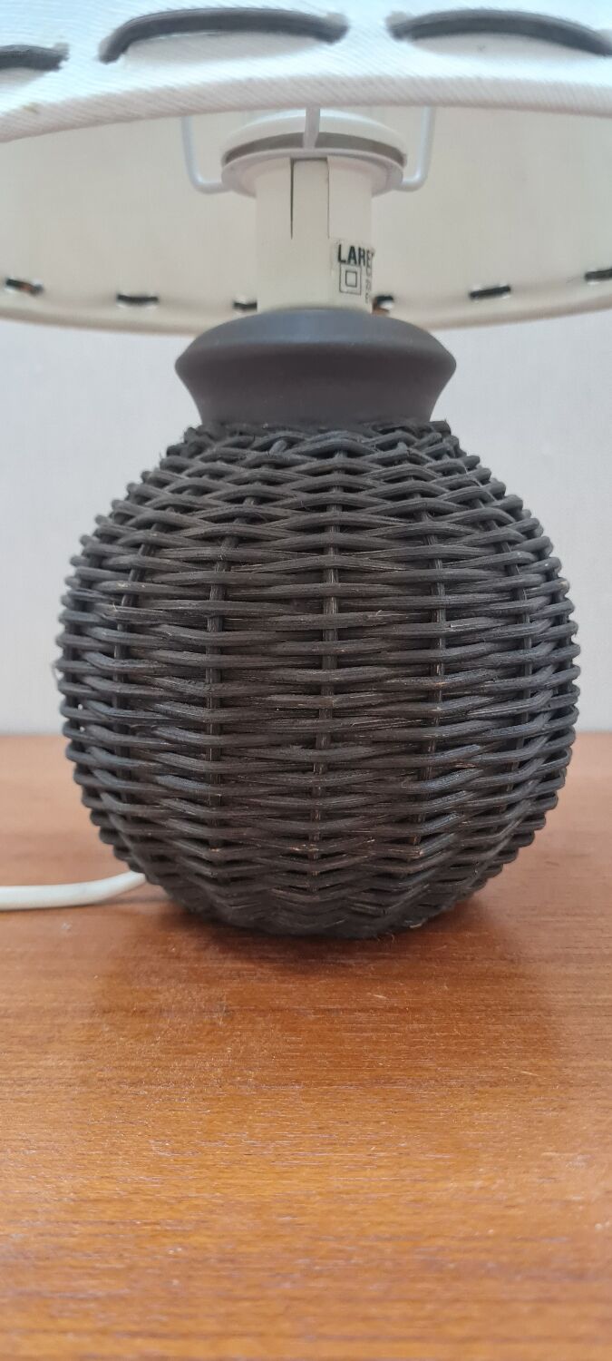 Wicker table lamp