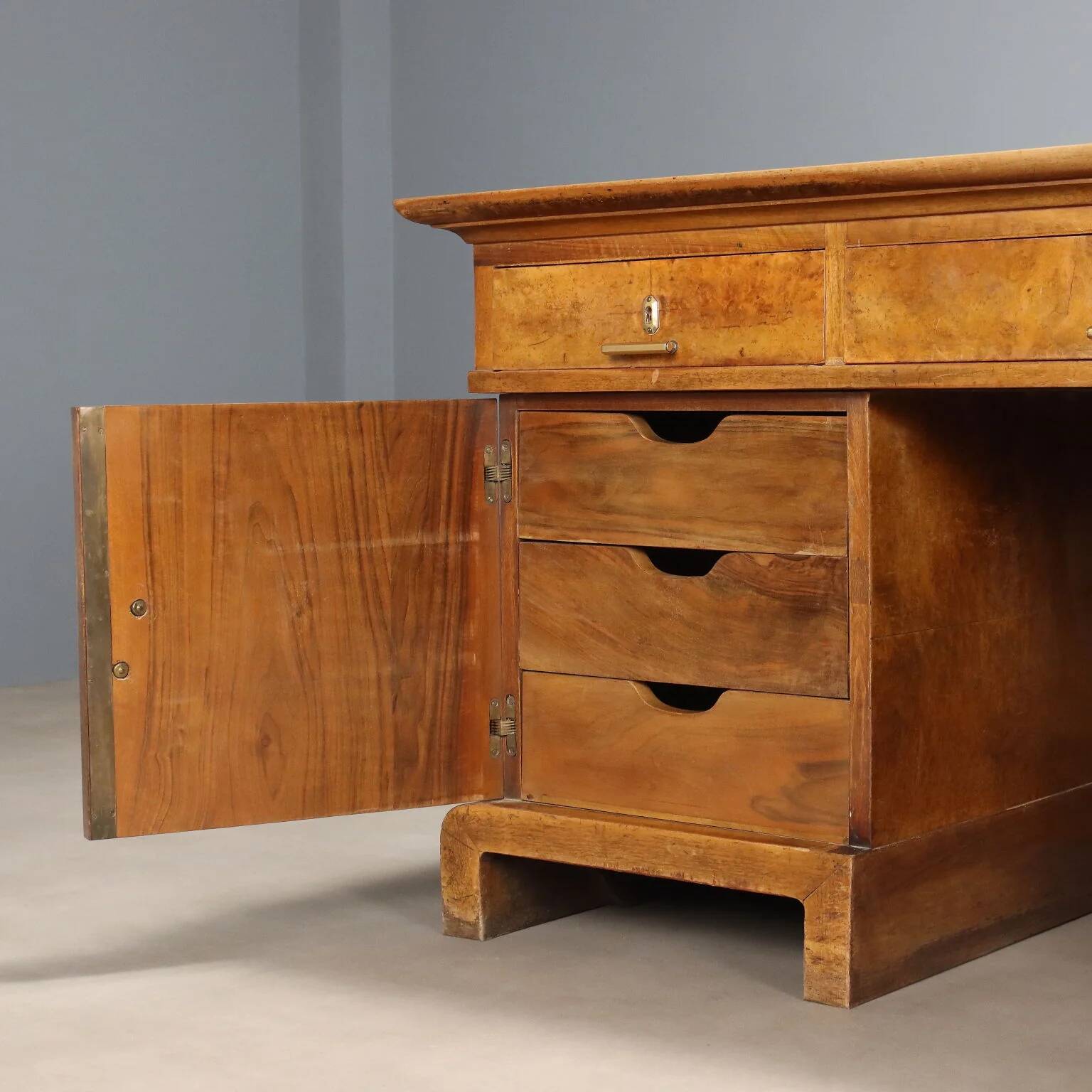 Antique Art Deco desk in walnut and walnut burl, 20th century