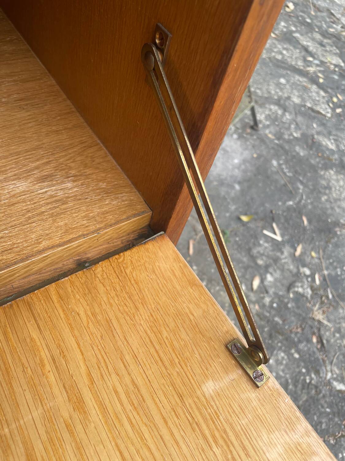 Side table on wheels