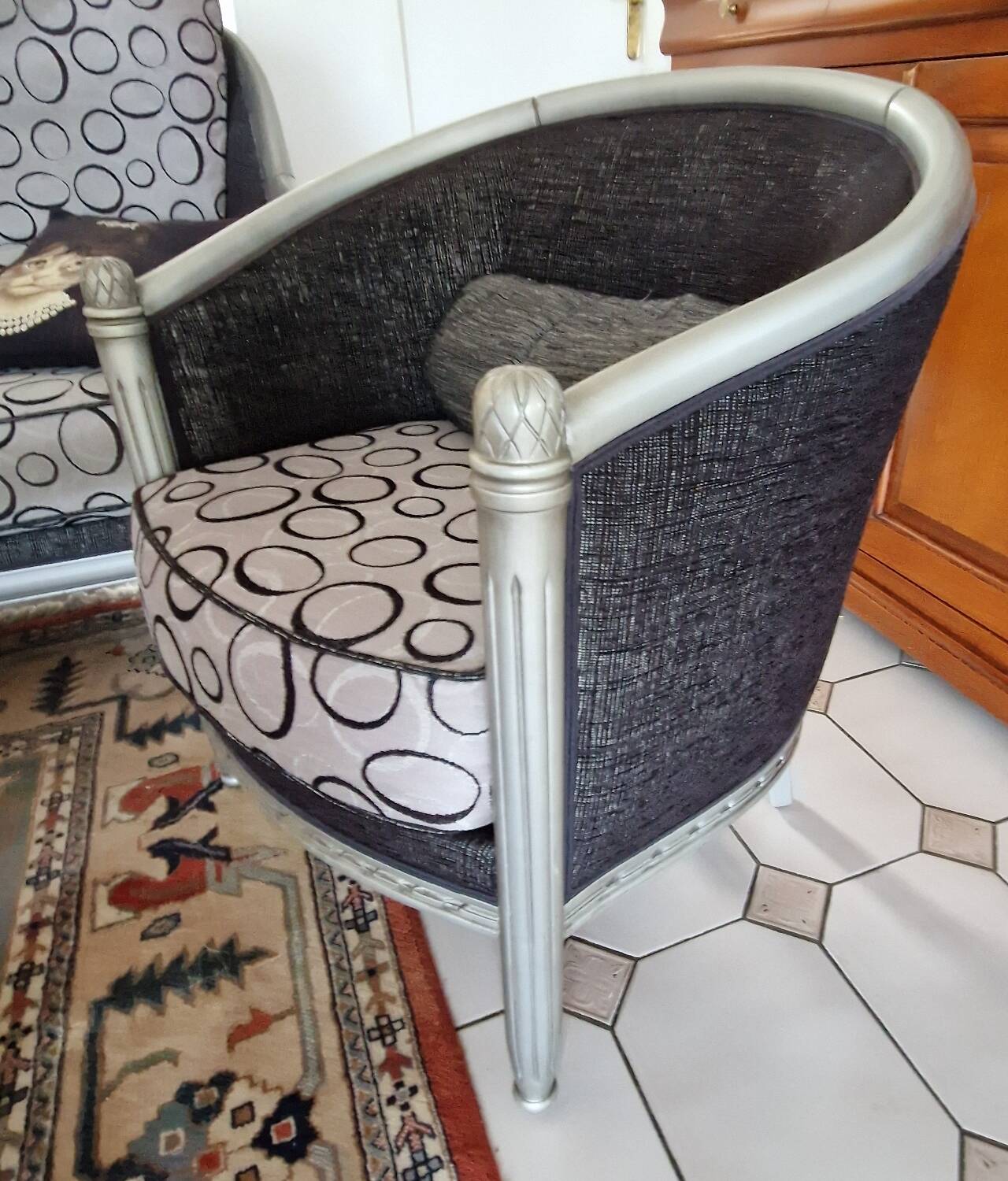 Barrel chair