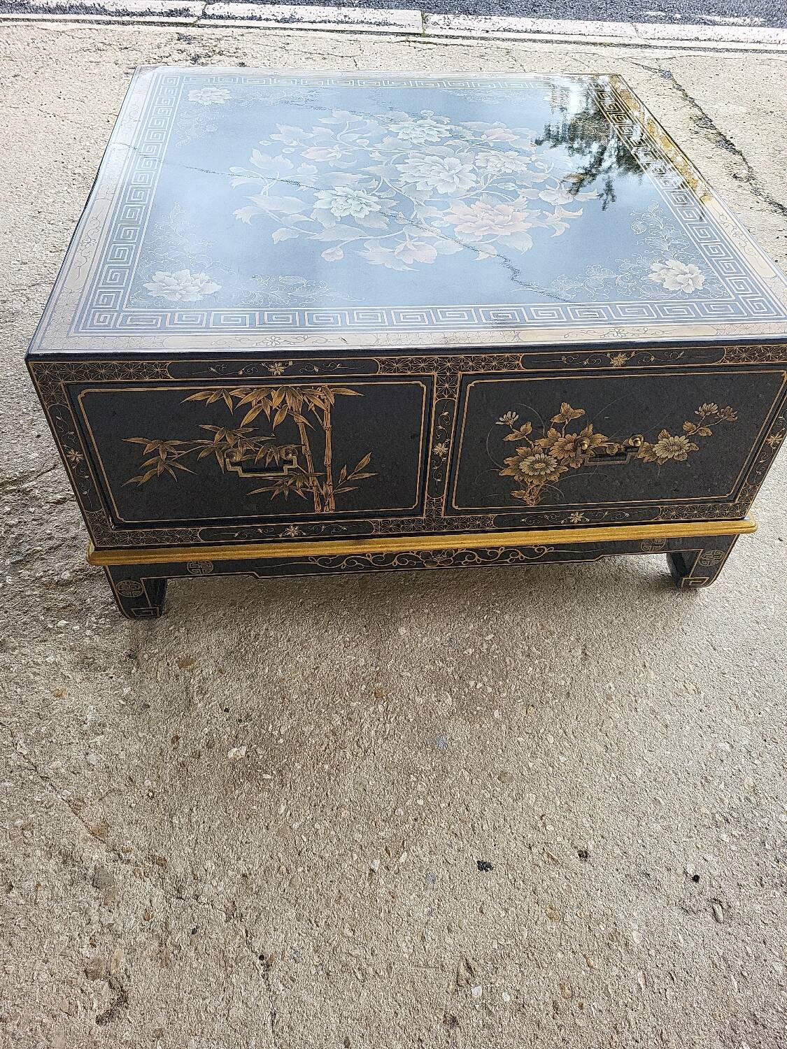 Chinese coffee table with 4 drawers