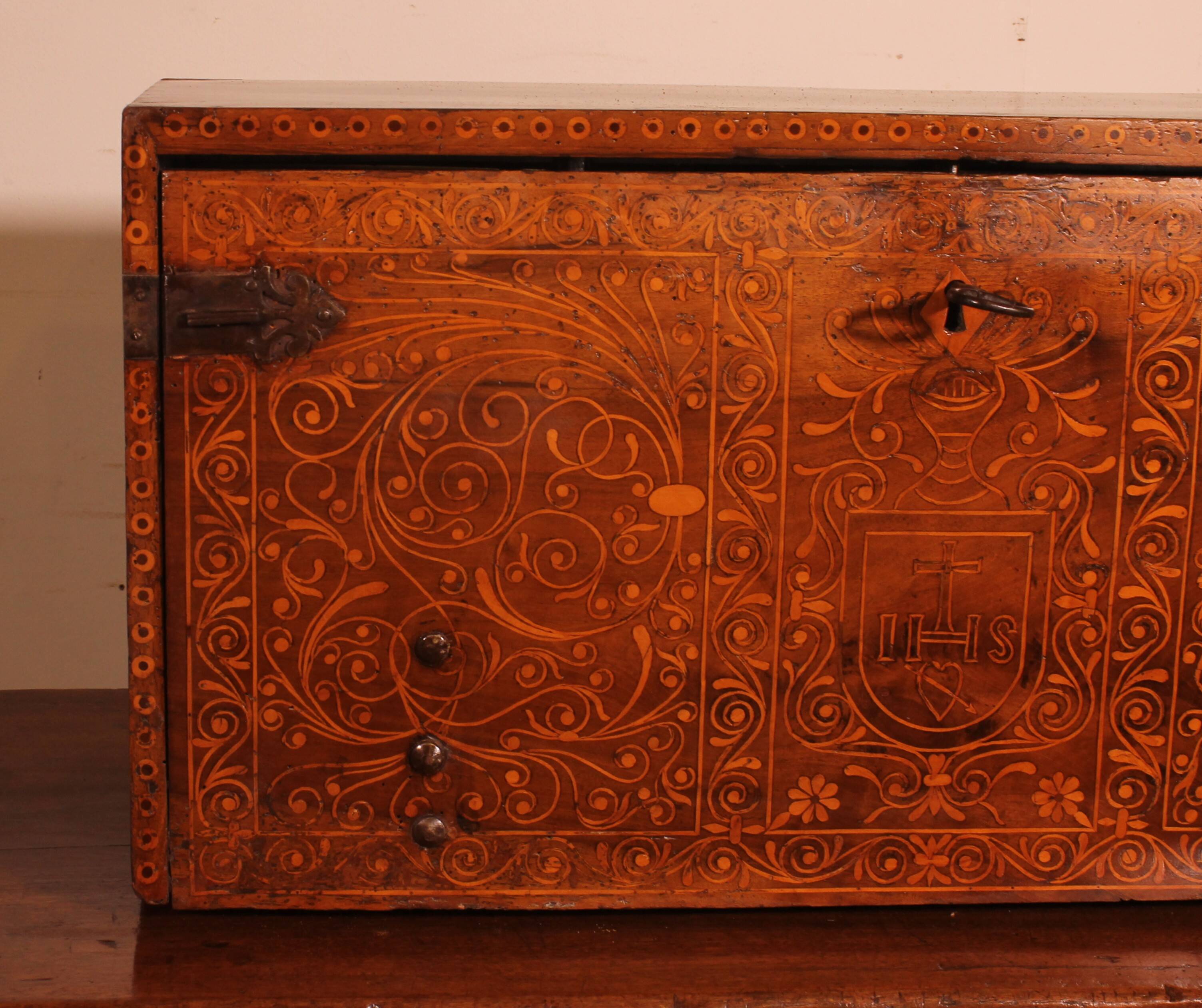 Renaissance Bargueno in Walnut and Fruitwood Marquetry - 16th Century