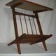 Table basse ; range disques ; revues style scandinave des années 50