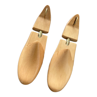 Wood shoe trees