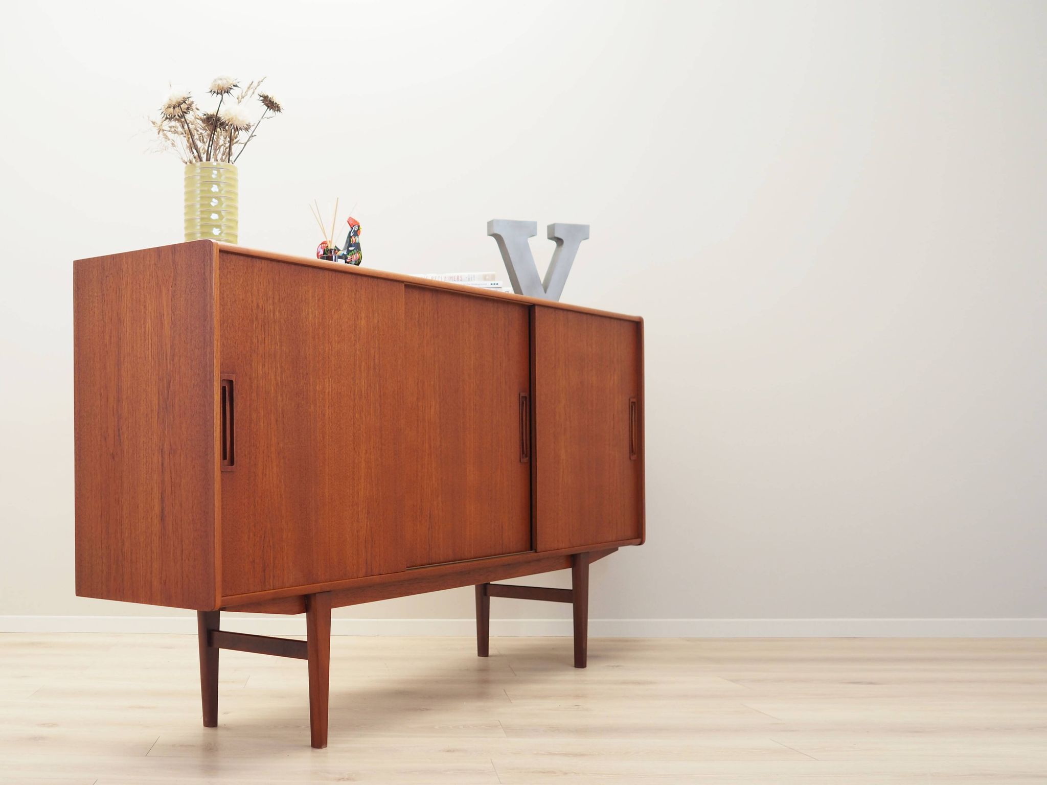 Enfilade en teck, design danois, années 1960, production : Danemark