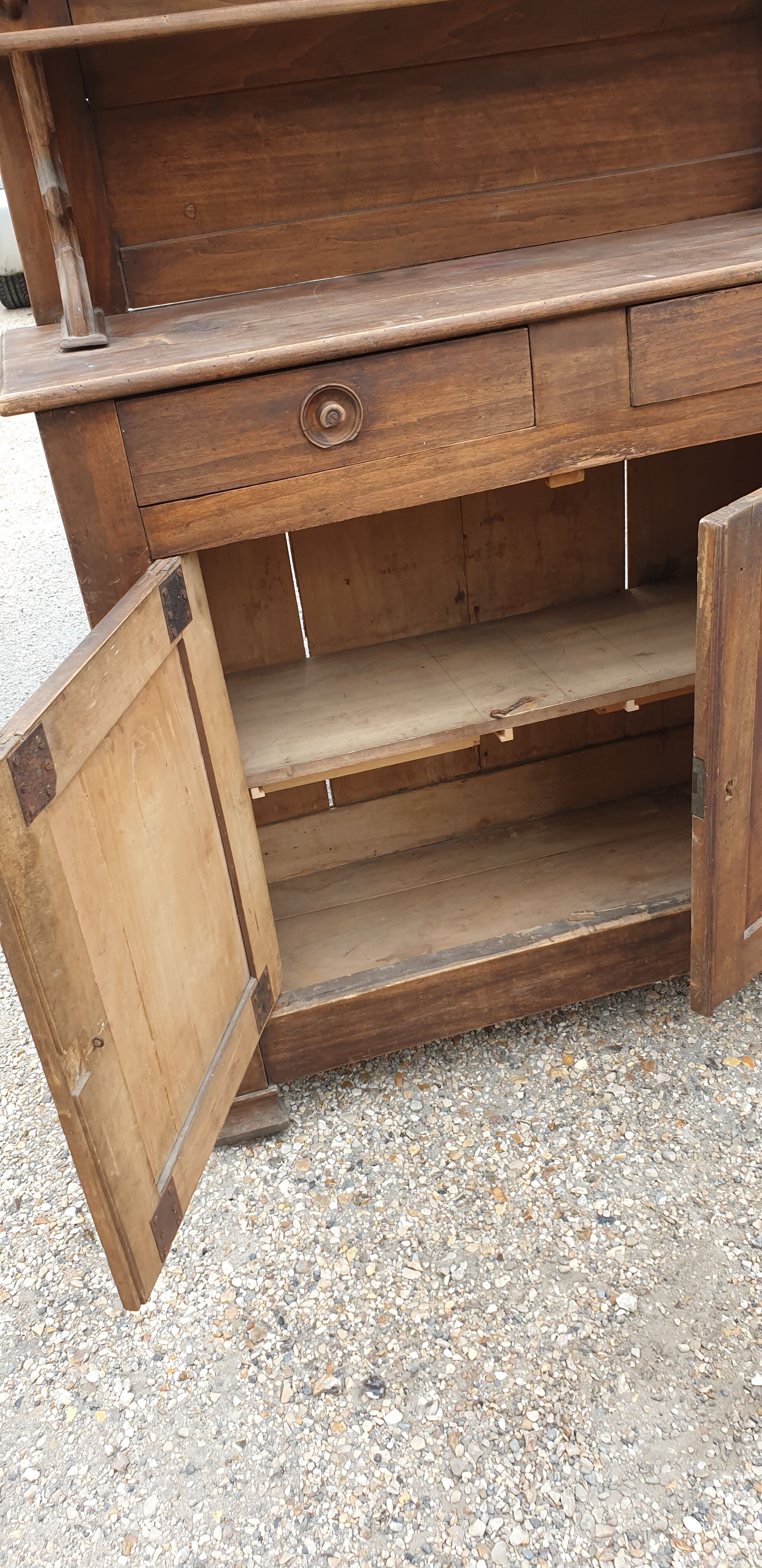 Double body country buffet