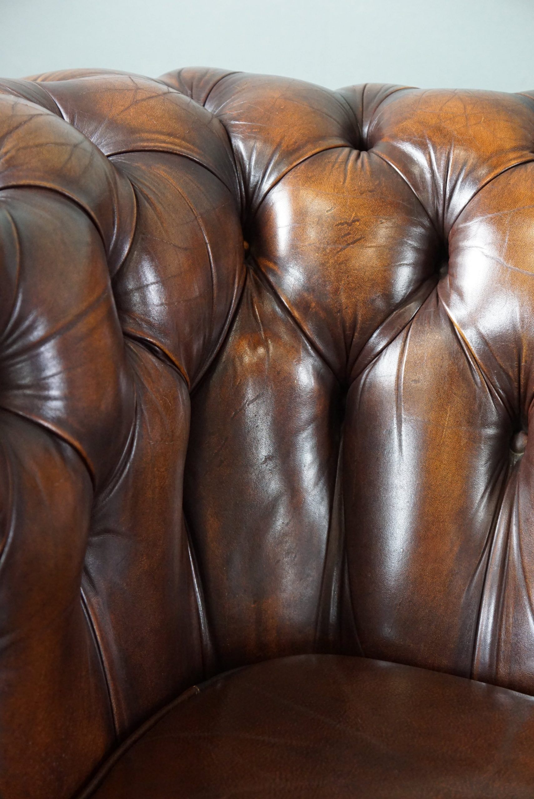 Chesterfield sofa in old cowhide 2.5 seats