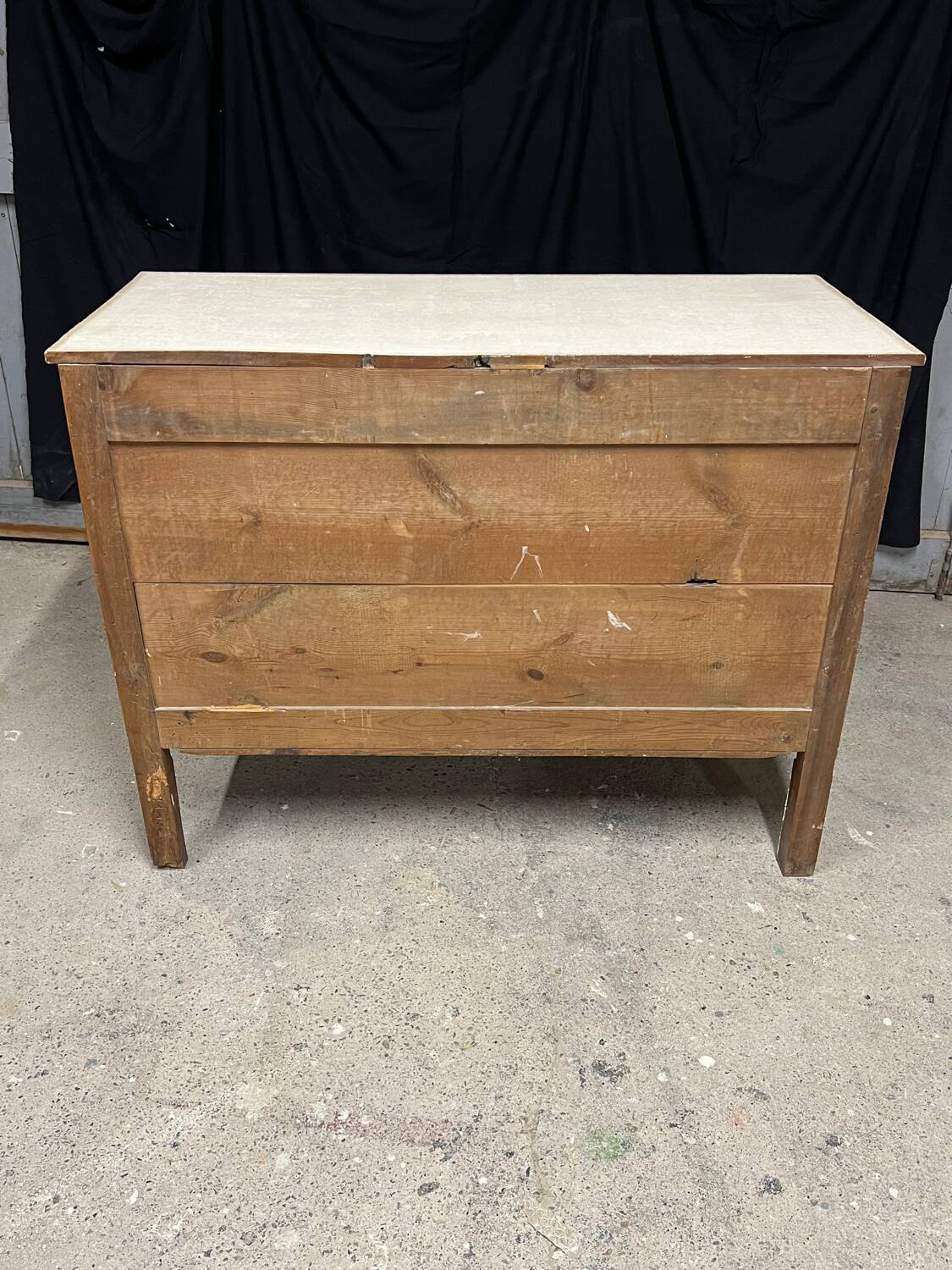 Commode de style Louis XVI